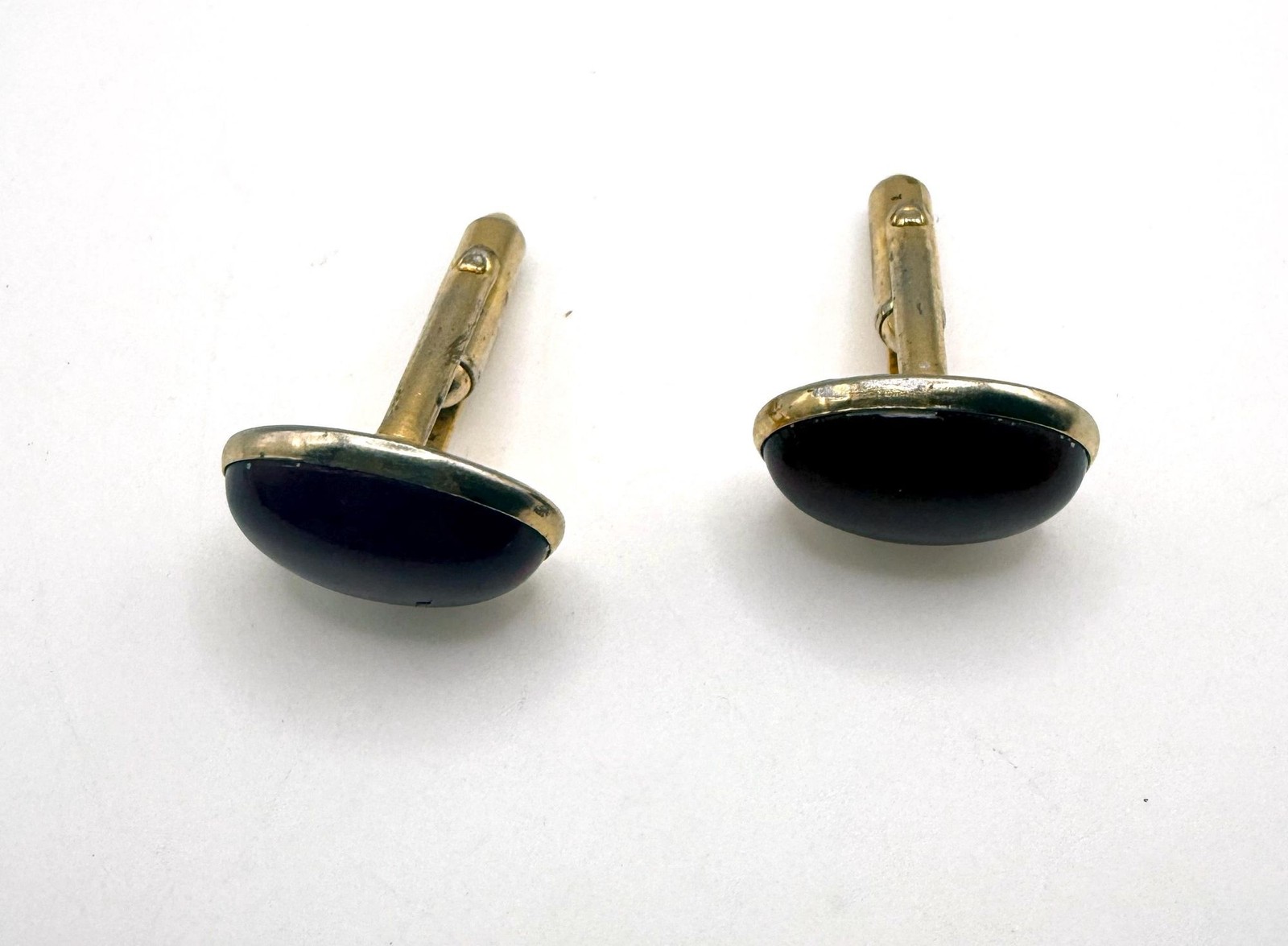 Vintage Hadley red oval jelly cabochon and gold tone cuff links
