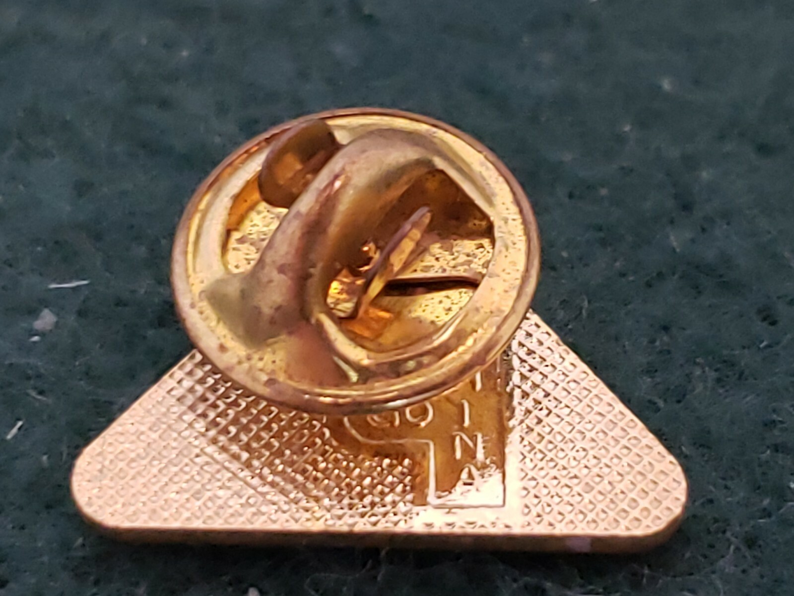 Osco Savon Lapel Pin 17 Years Anniversary Gold Tone Metal Year Service Vintage