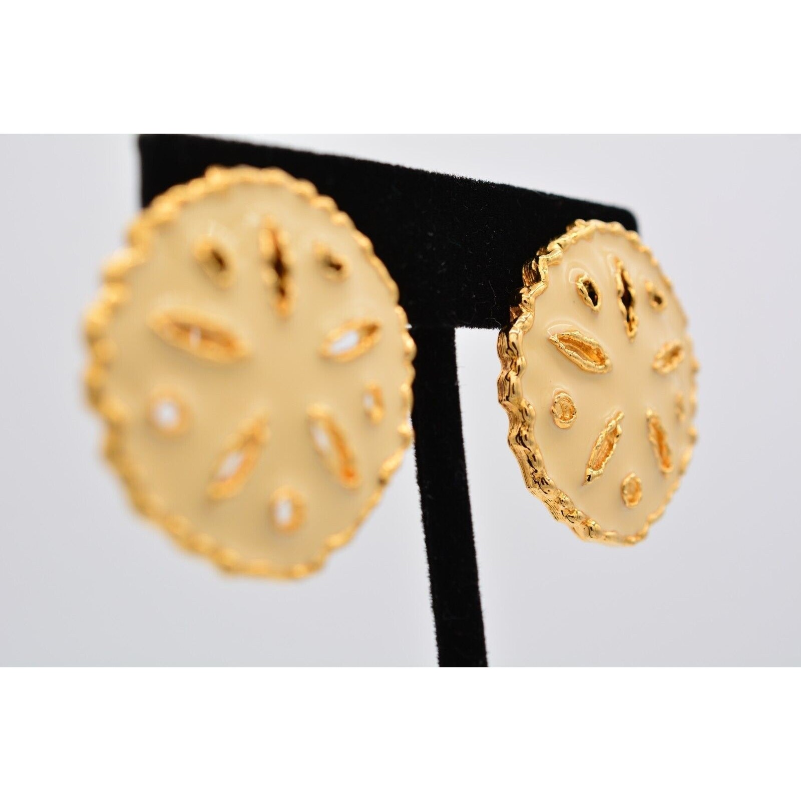 Gay Boyer Vintage Clip On Earrings Sand Dollar Enamel Gold Chunky Signed BinAF