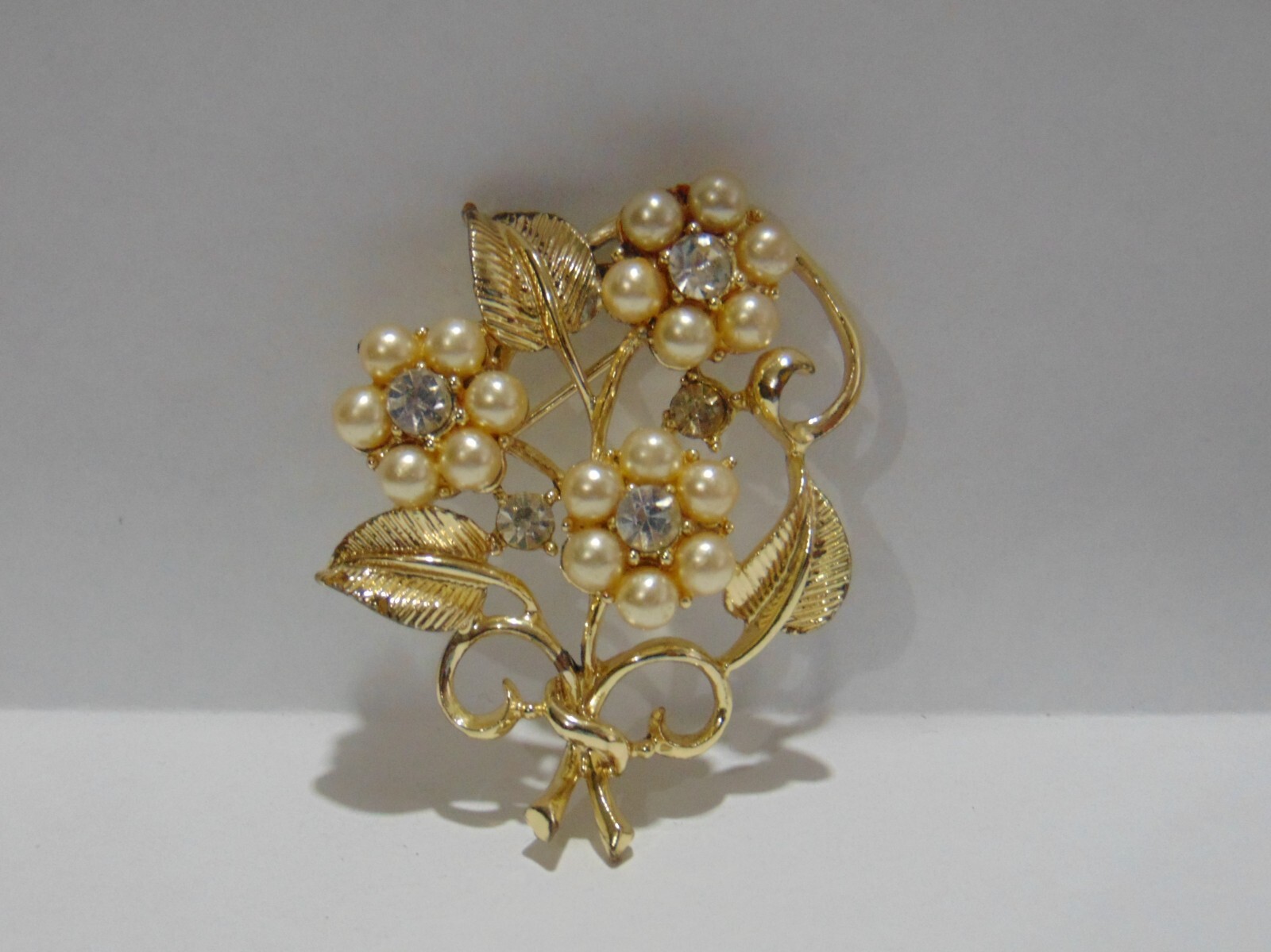 Vintage Coro Faux Pearl And Clear Rhinestone Brooch Pin Gold Tone