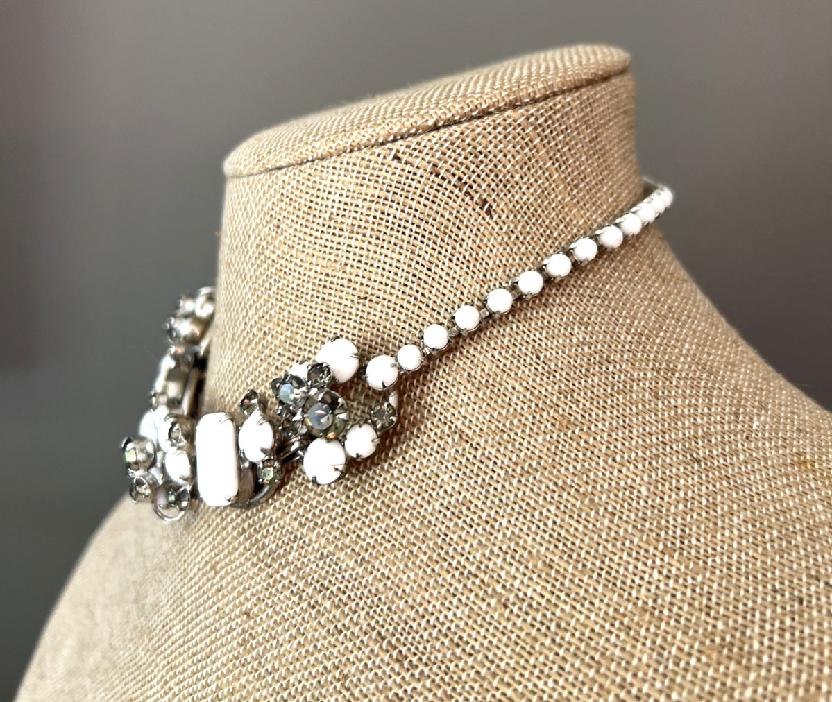 VTG. JULIANA DELIZZA & ELSTER MILK GLASS and GRAY RHINESTONE CHOKER NECKLACE 16″