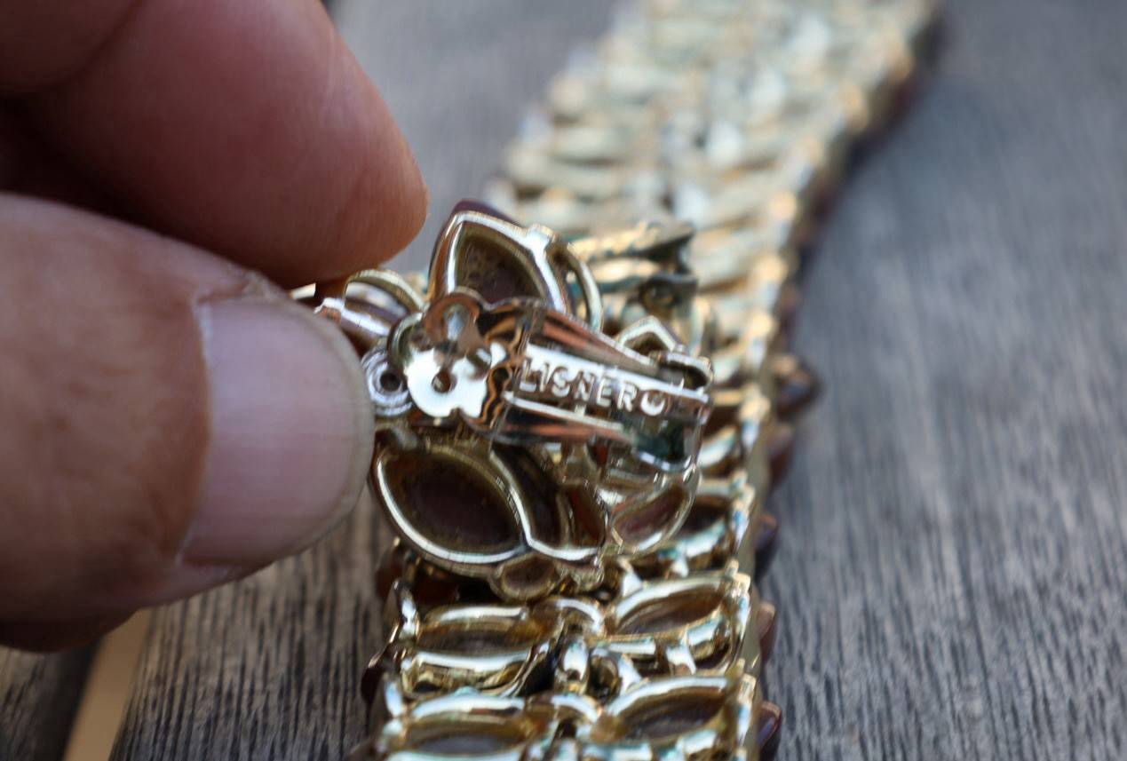 Lisner Thermoset Bracelet Earrings Set Brown Caramel Gold Tone Vintage 1950s