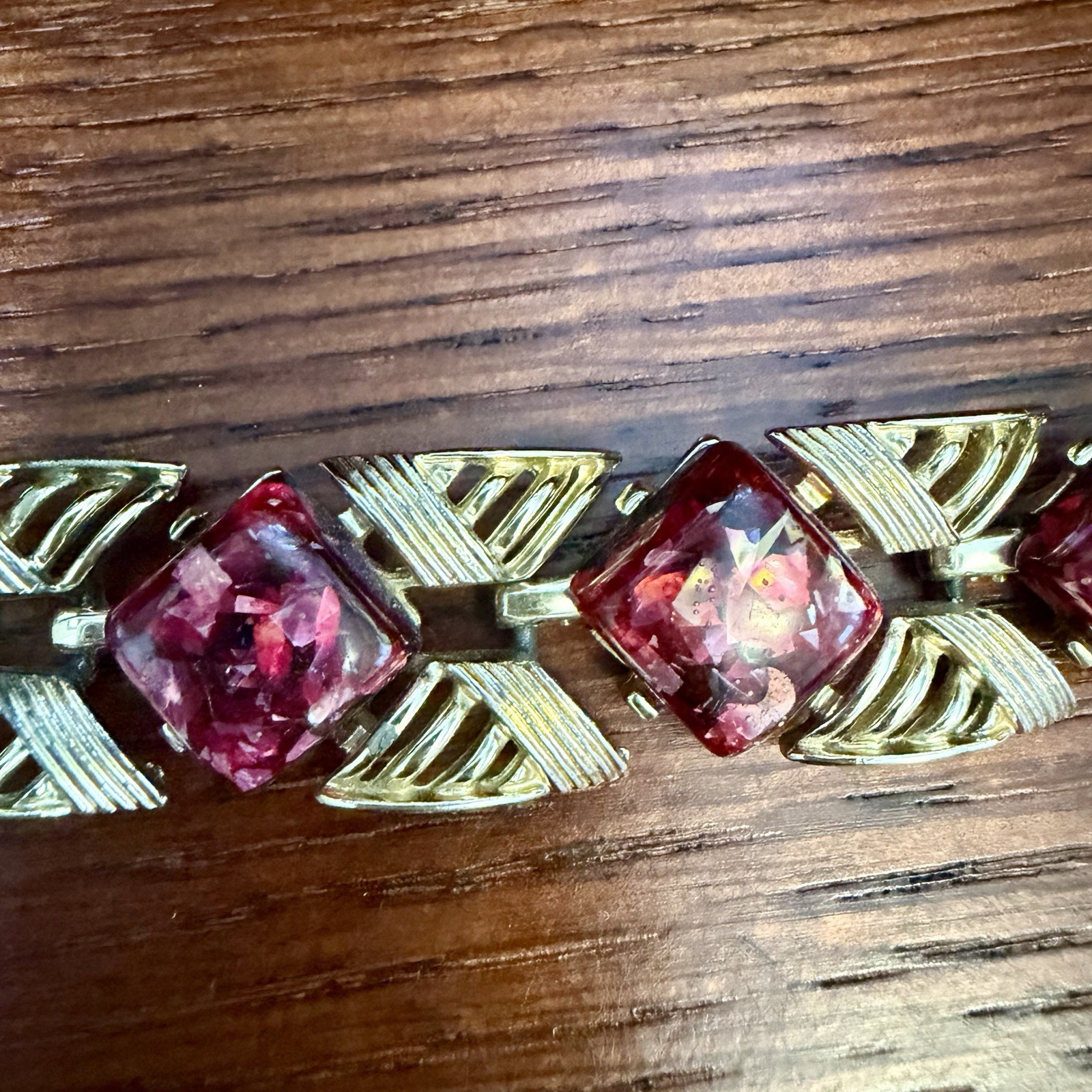Vintage Gold Tone Coro Confetti Red Lucite 7″ link Bracelet