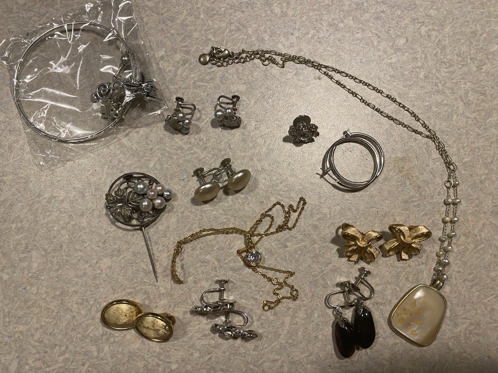 Vintage Lot Of 6 Screw Back Earrings 1930’s 1950’s 1 Bracelet 2 Necklaces 2 Pins