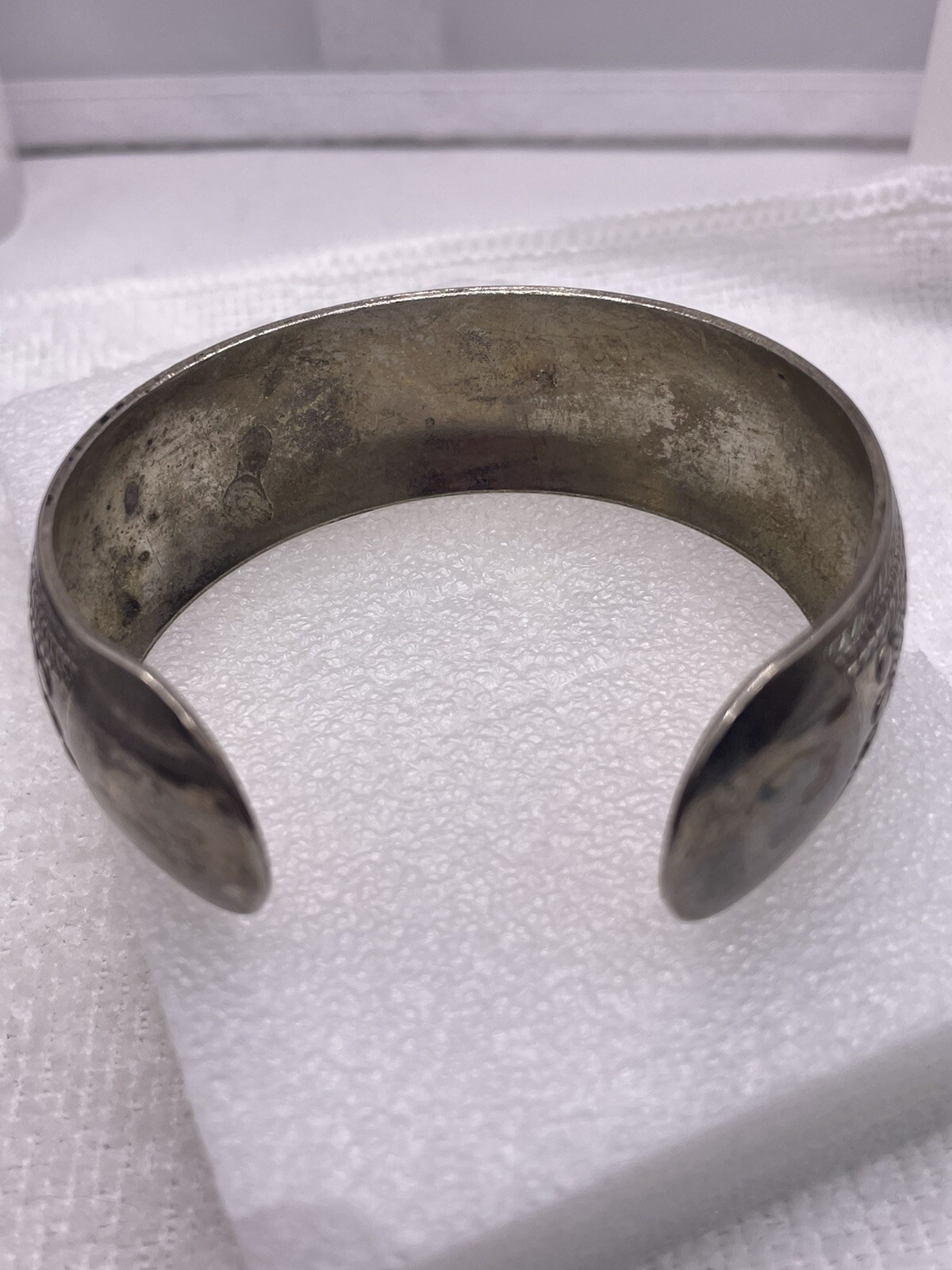 Vintage Art Deco, Tribal Designed 24mm Large Silver Tone Wide Cuff Bracelet 8″