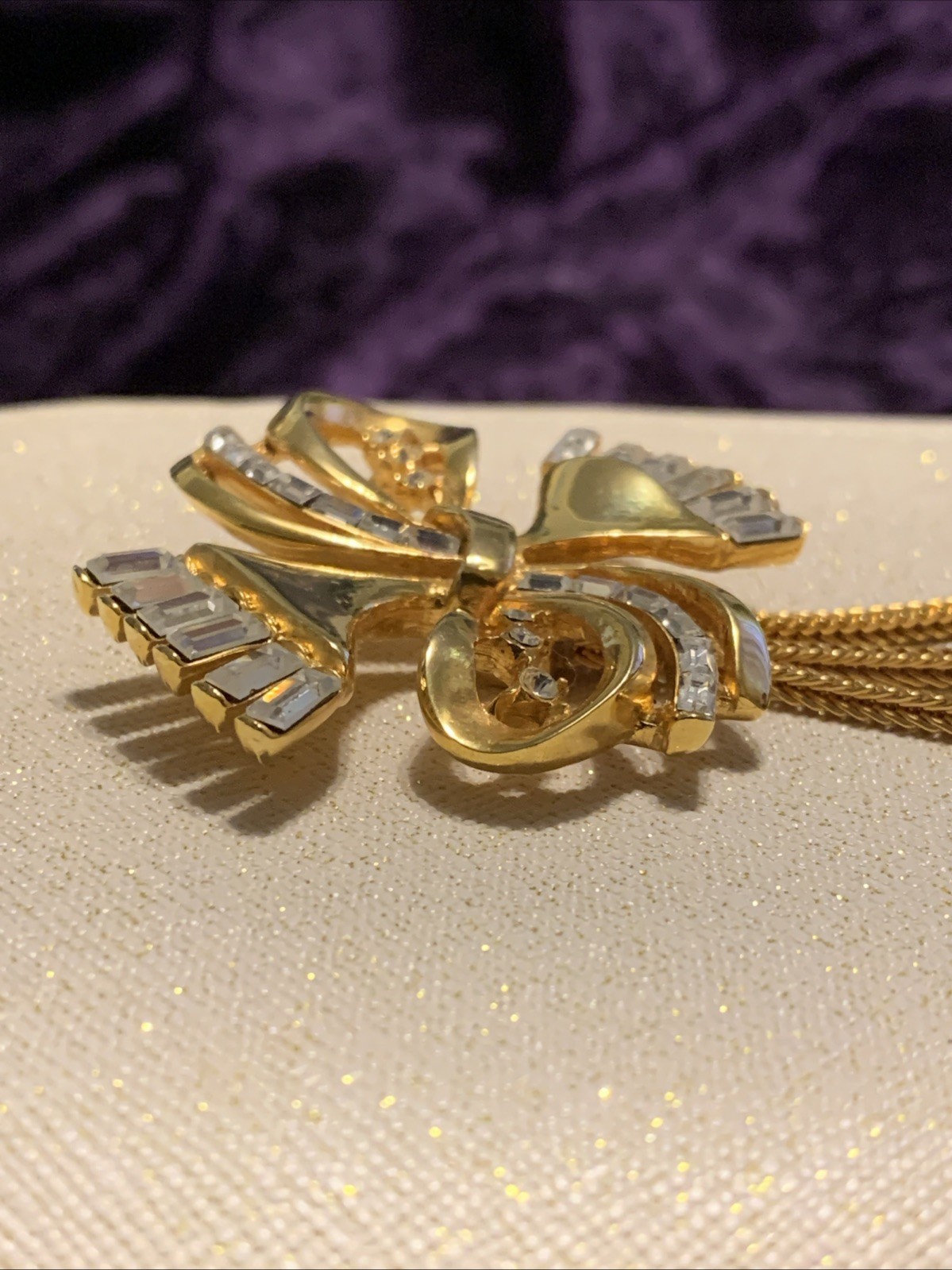 COCO VTG_Robert Rose Bow 4” Brooch Dangle Tassels Clear Rhinestones Baguettes