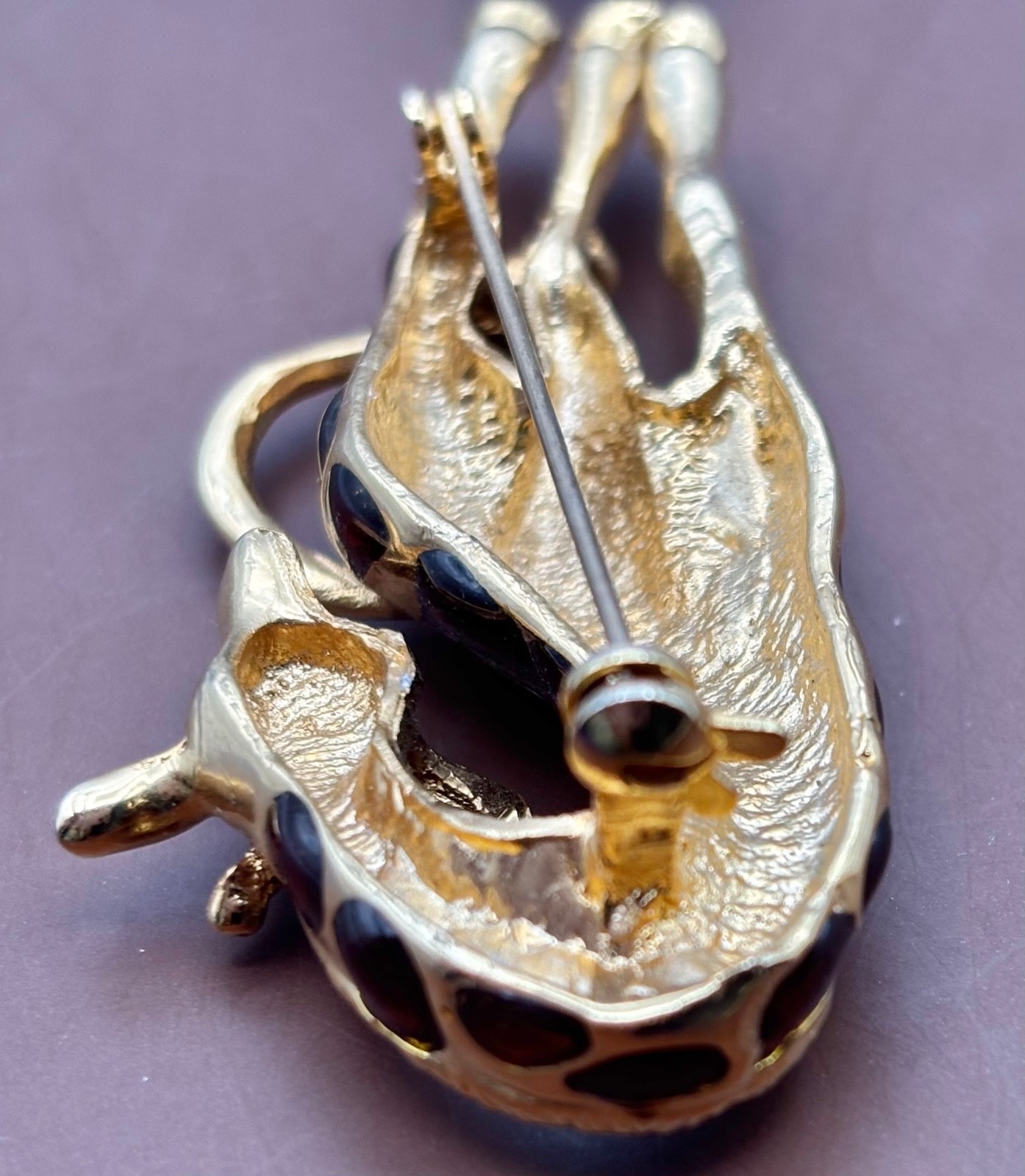 Whimsical Long neck Giraffe Fashion brooch~figural animal pin~ Excellent Cond.