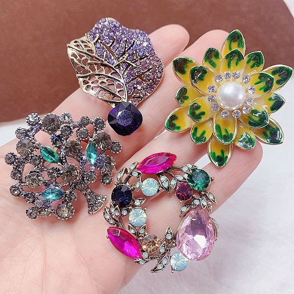 20Pcs Wholesale Brooch Pins Lot Random Rhinestone Crystal Flower Scarf Buckle