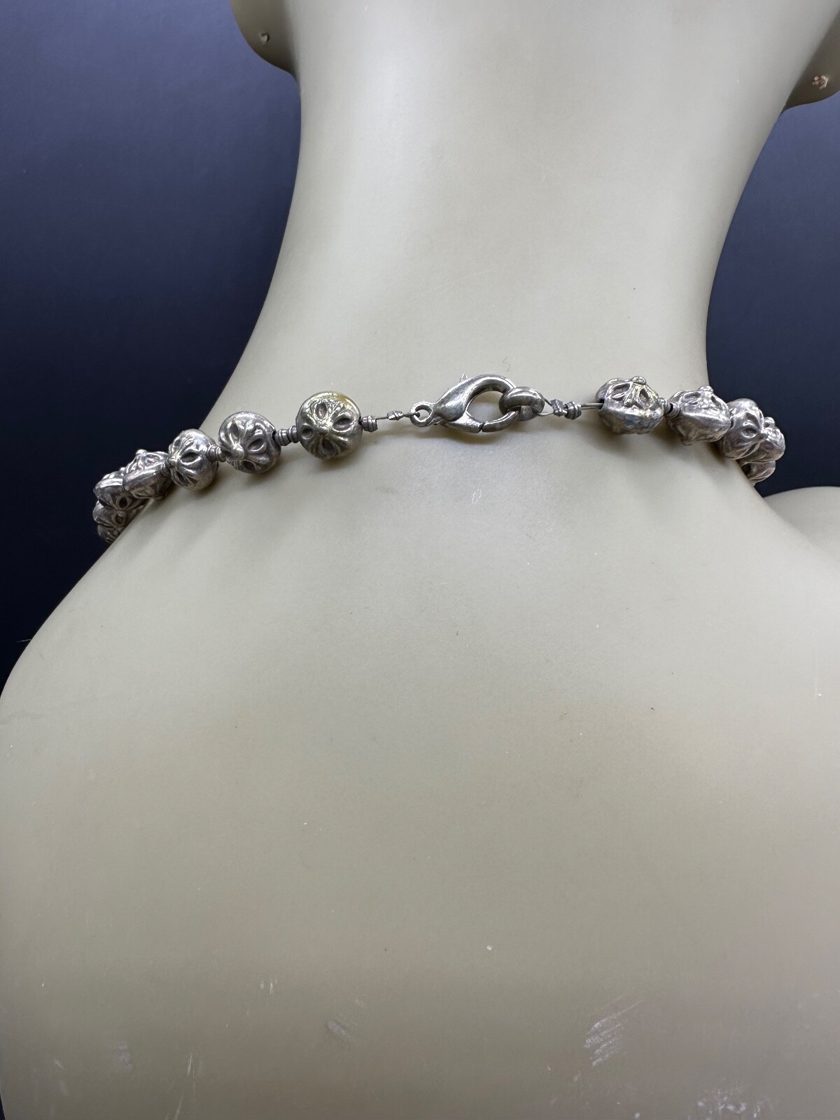 ESTATE SILVER METAL ROSETTE BEAD TRIBAL NECKLACE 16″