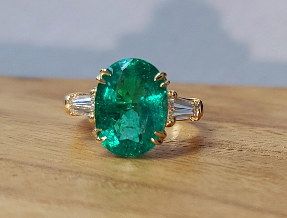 14K Yellow Gold Engagement Ring 5.11CT.Natural Green Emerald Oval Shape GIA Cert