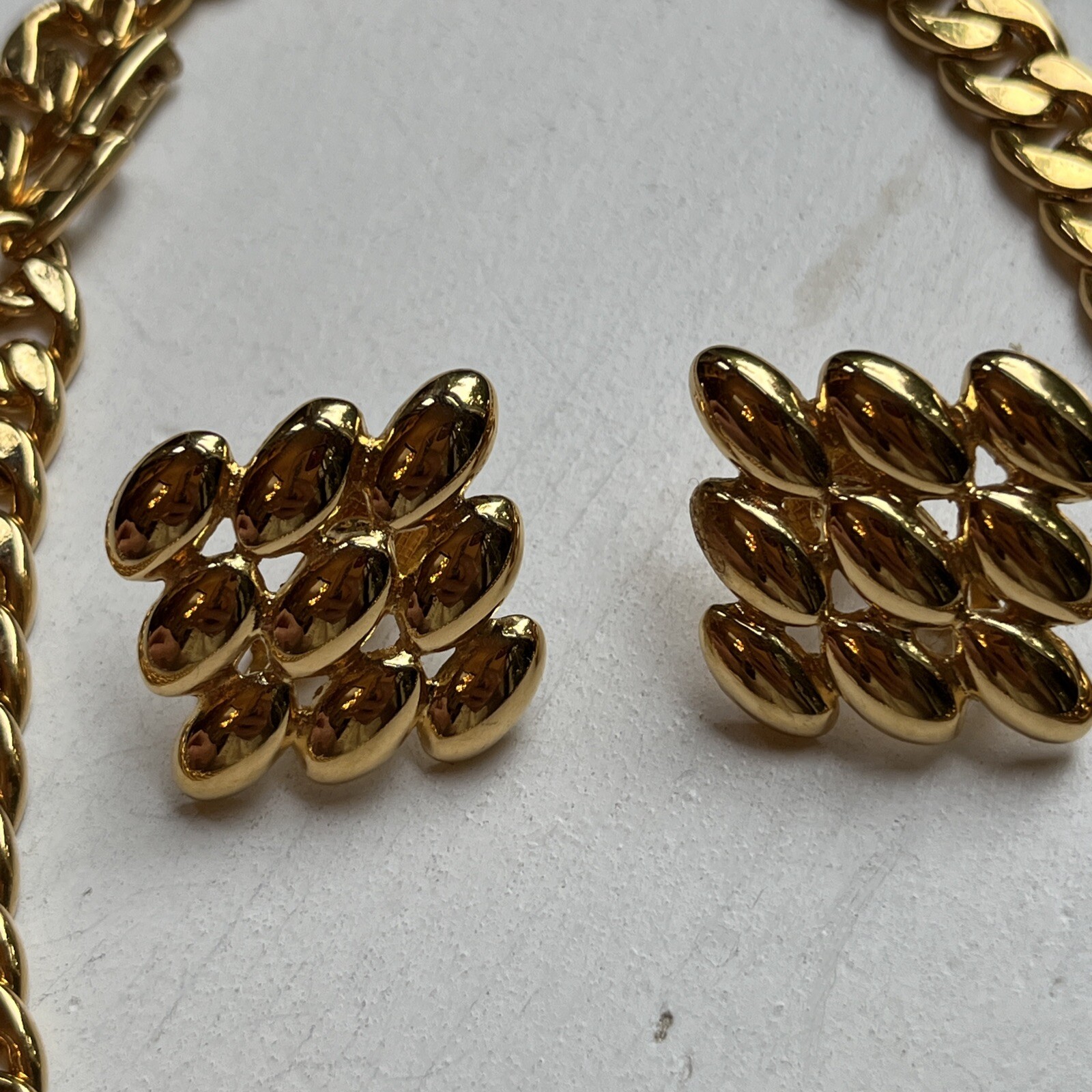 Vintage Napier Long Gold Tone Chain Double Bee Brooch & Clip On Earrings Set