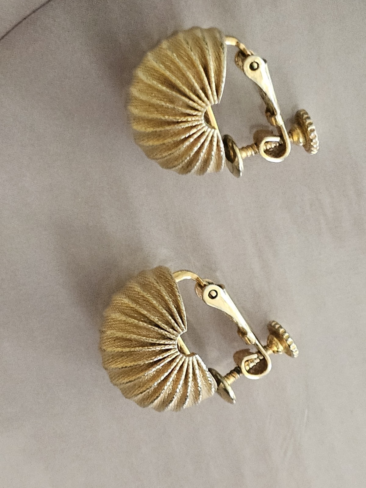 Vintage Adjustable Clip On Earrings In Vendome Armadilla Style. Gold Tone. 1950s