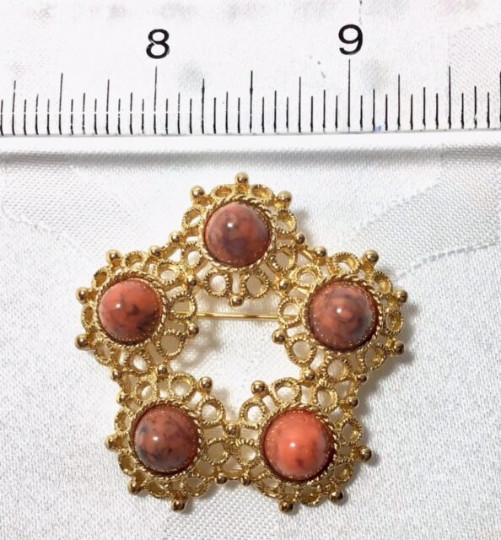Vintage Sarah Coventry gold toned filigree brooch with 5 warm brown/peach stones