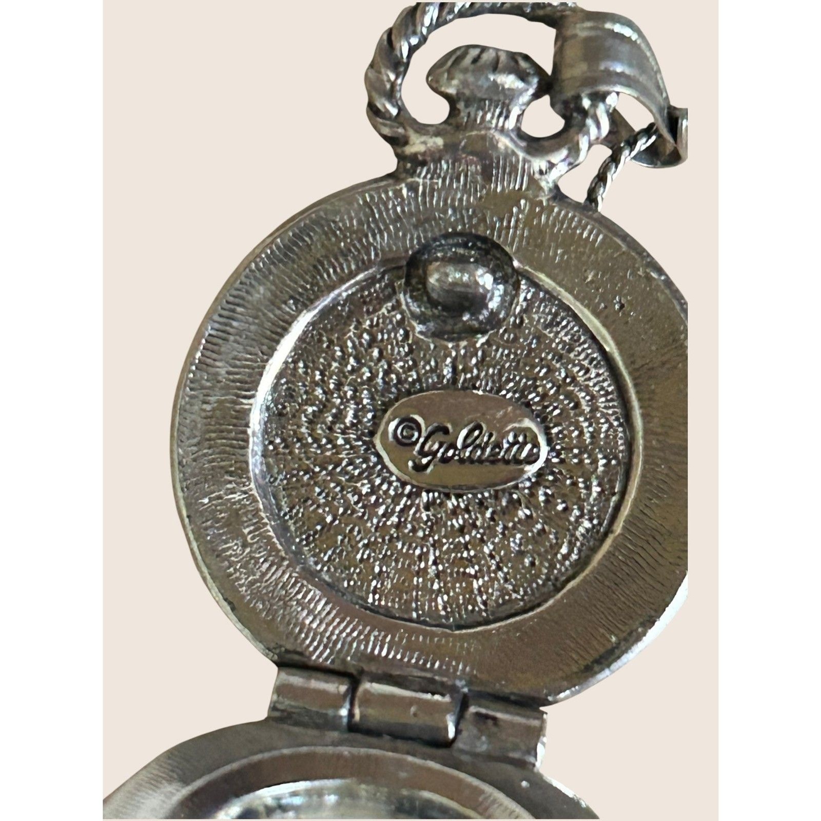🦚 VTG SIGNED GOLDETTE BLUE WHITE TOILE PORCELAIN PEACOCK LOCKET & 18K GF CHAIN