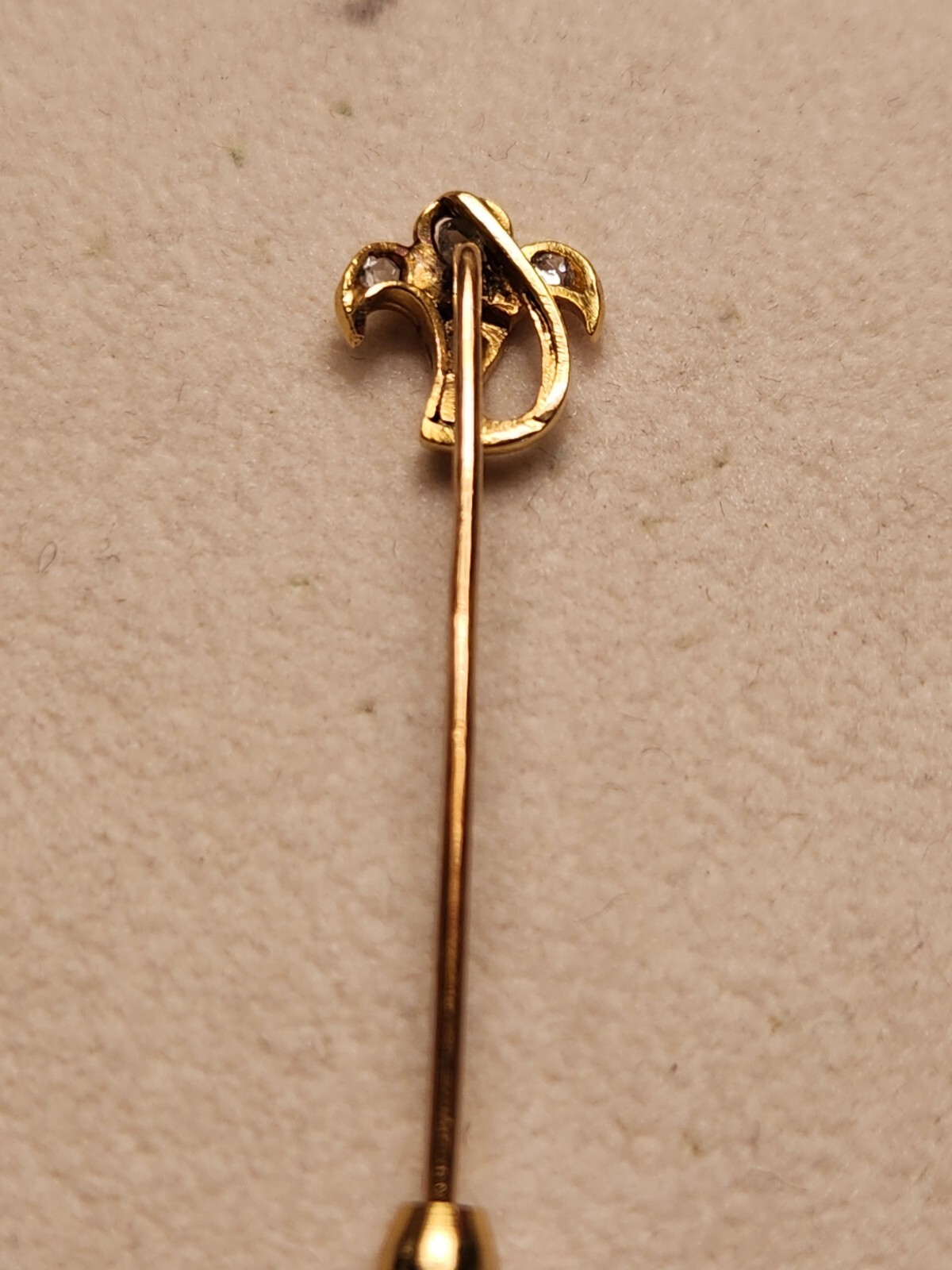 18k yellow gold FLEU-DE-LIS antique VICTORIAN stick pin ROSE CUT rock Crystal
