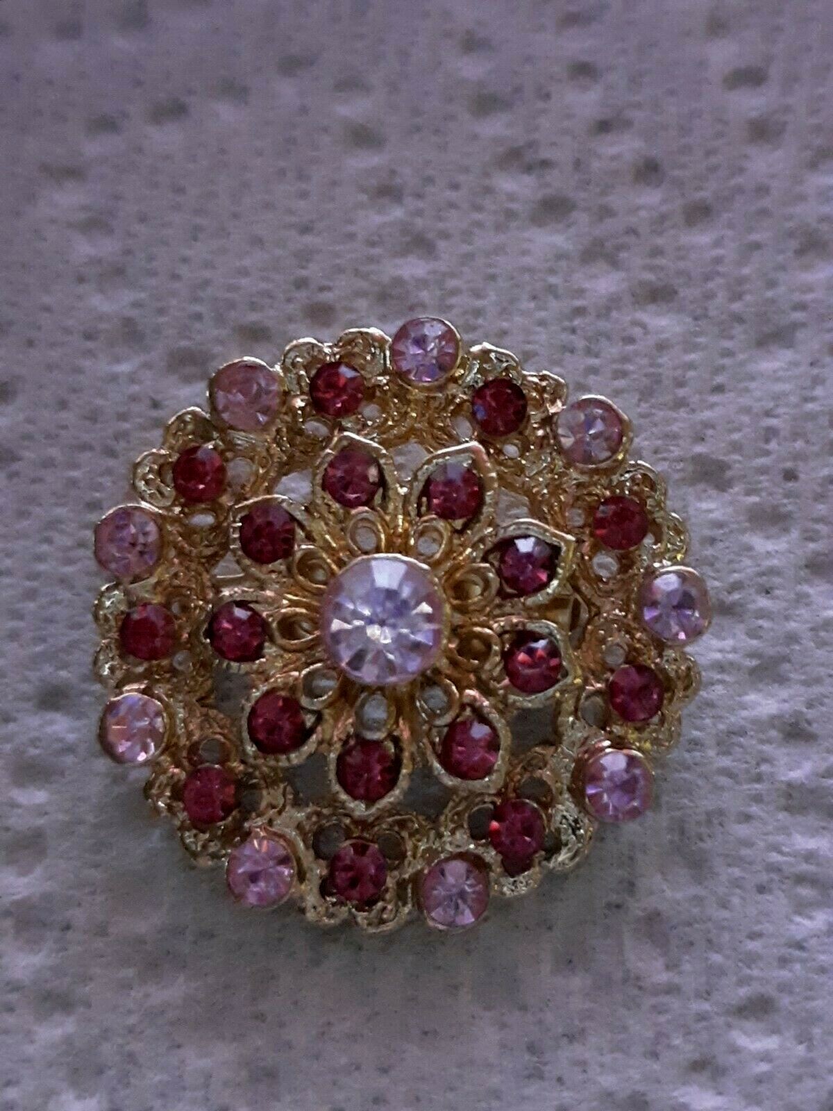 Vintage! Gold Tone Scalloped Open Cut Round Pinks/Purples Rhinestones Brooch Pin