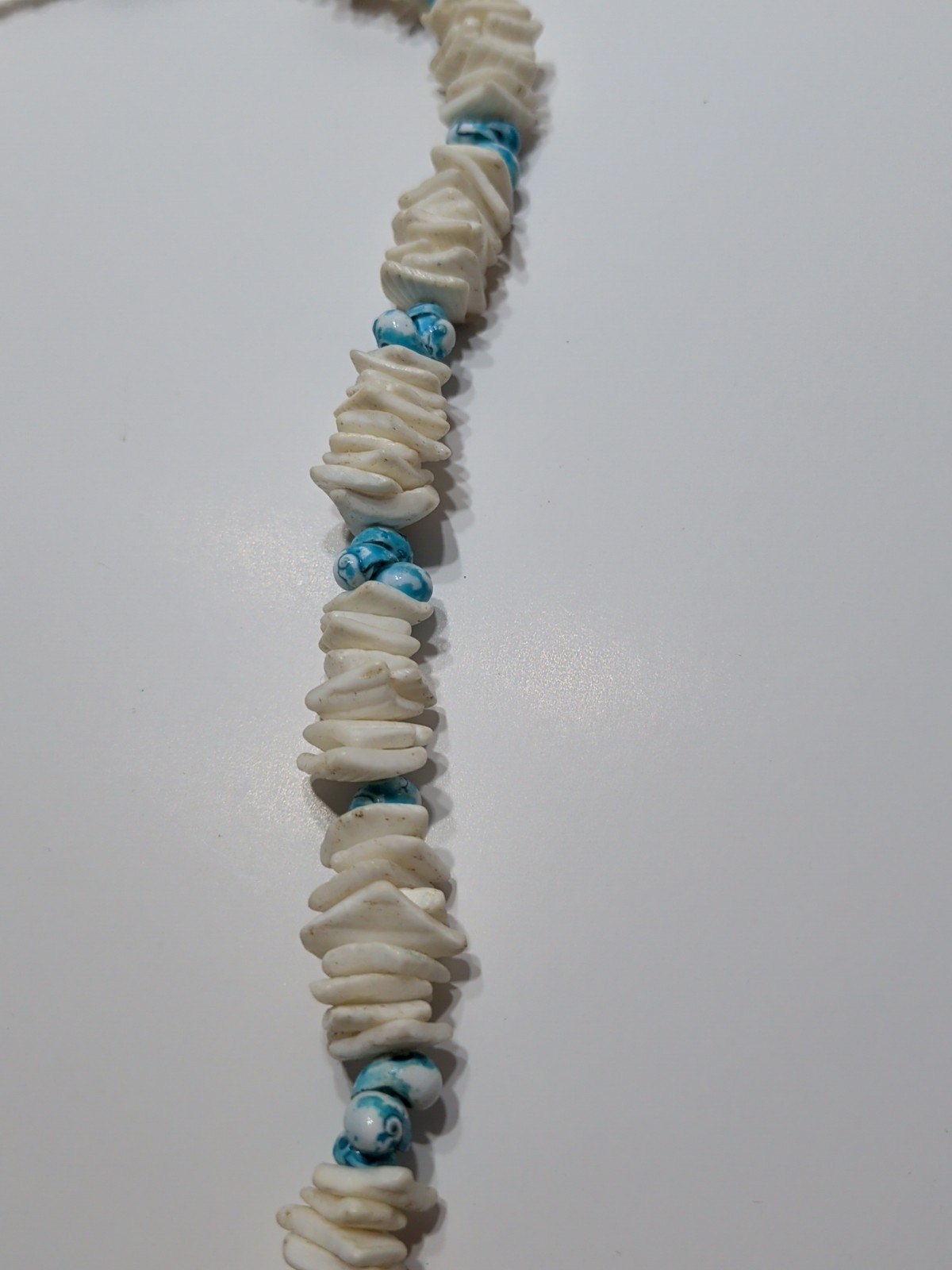 ✨VINTAGE✨ Blue and White Puka Shell and Turquoise Sea shells Necklace 17½ In