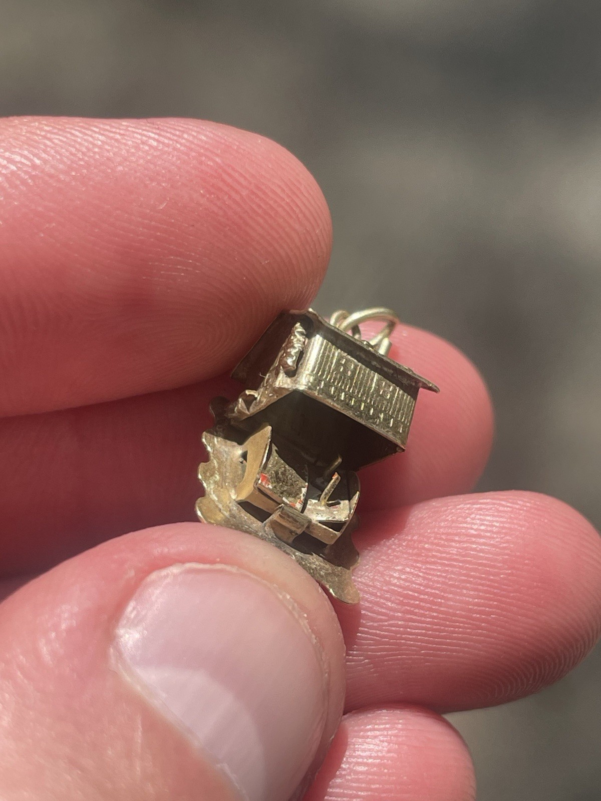 Vintage 14K Solid Yellow Gold Bird Cabin Opens Sleeping Birds Charm 1.3 Grams!