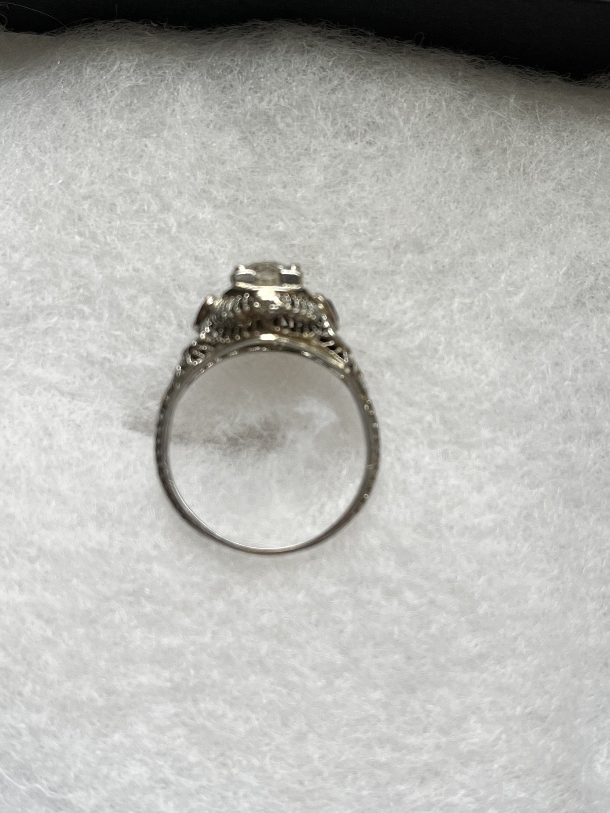 18kt Vintage Filigree Solitare Ring – size 8. Center round diamond (1.2ct).