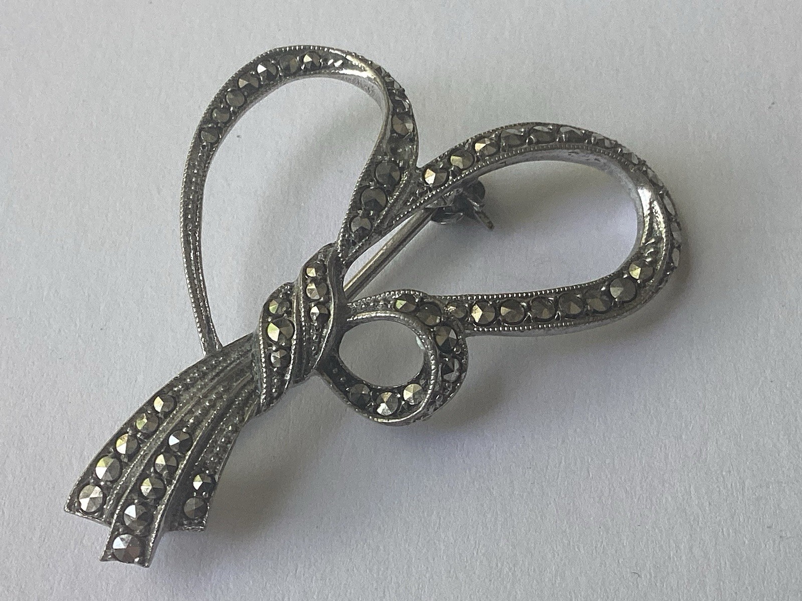 Vintage Art Deco Sparkling Sterling Silver/Marcasite Swirl Ribbon Bow Brooch Pin