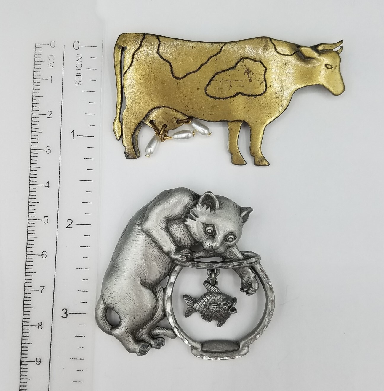 Set of 4 JJ Jonette Brooches Cat Catching Fish, Cow, Bunnies, Casa House – READ