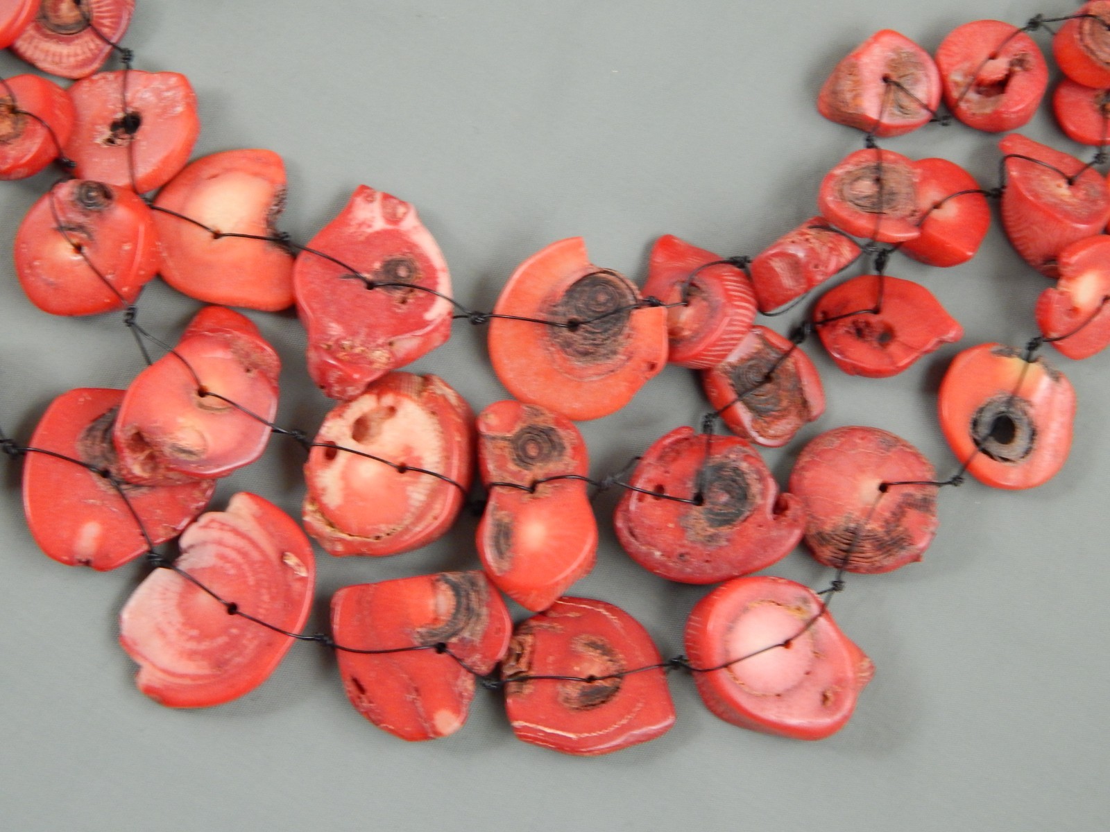 Vintage 3 Strand Sliced Red Bamboo Coral Bib Statement Bead Necklace 24″ adj