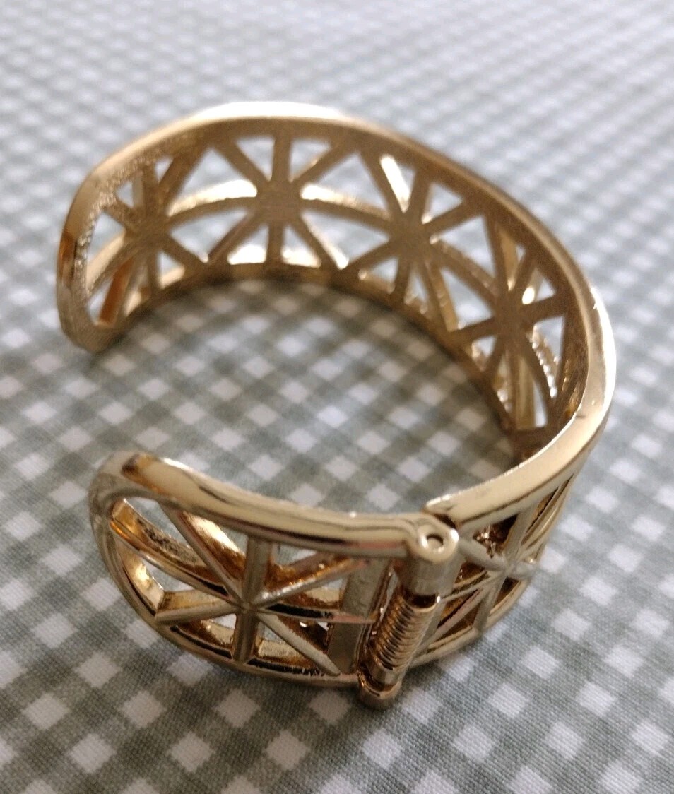 Vintage Avon Bracelet Gold Tone Cuff Hinged Open Back 1 Inch Wide X Pattern New