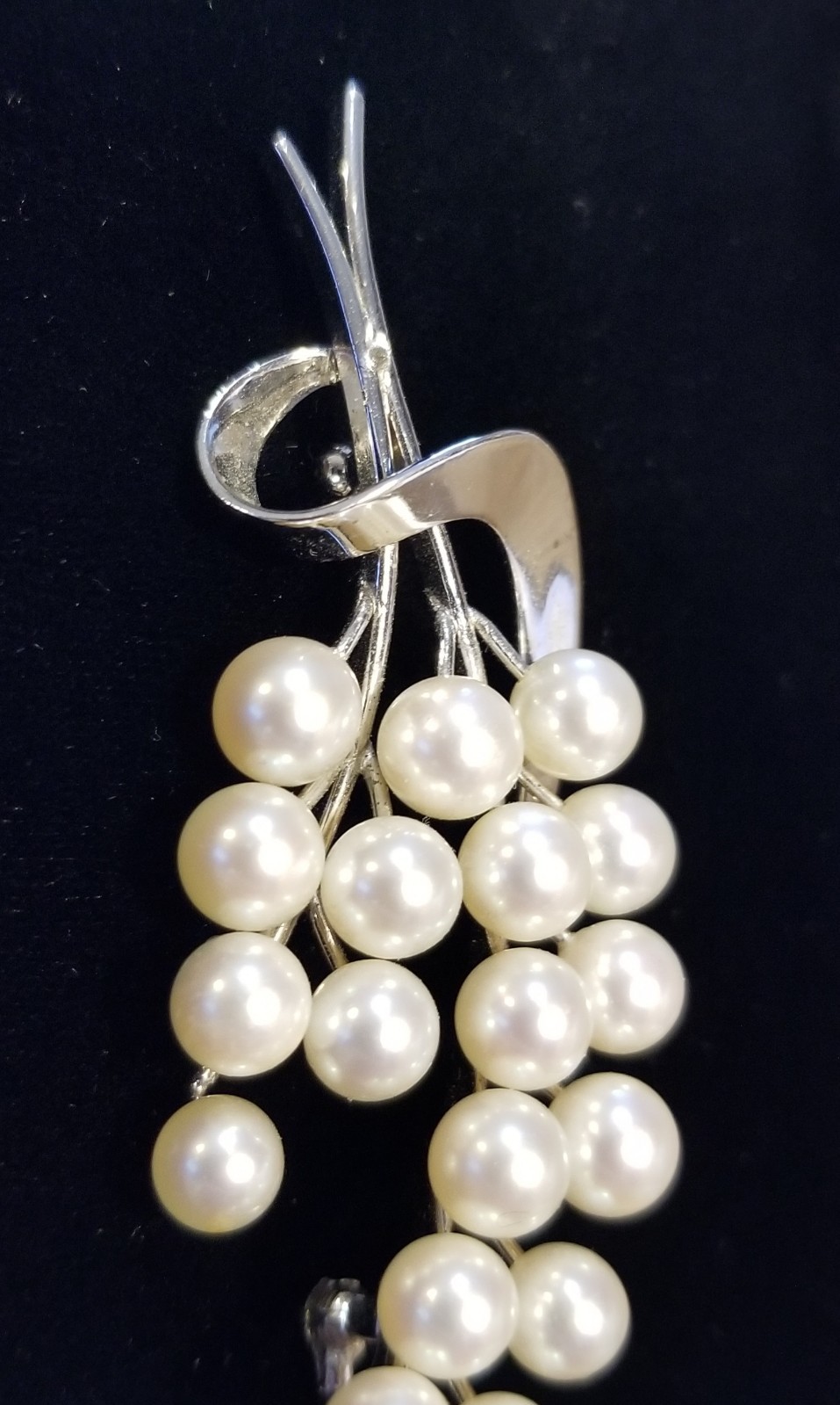 Classic Modern sterling Silver Bunch of Grapes High Luster Pearl Brooch pin