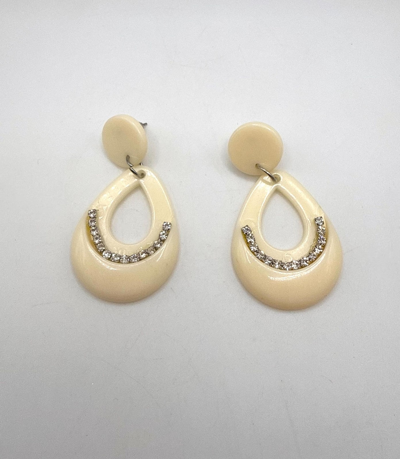 Vintage cream off white lucite drop dangle earrings with rhinestones pierced