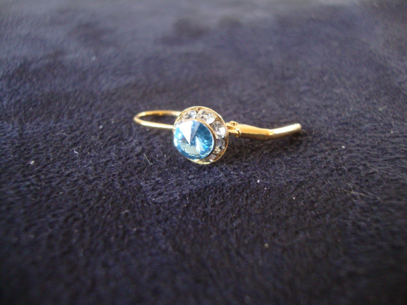 VINTAGE AUSTRIAN CRYSTAL PETITE SWISS BLUE & CLEAR CLUSTER GOLD TONE EARRINGS