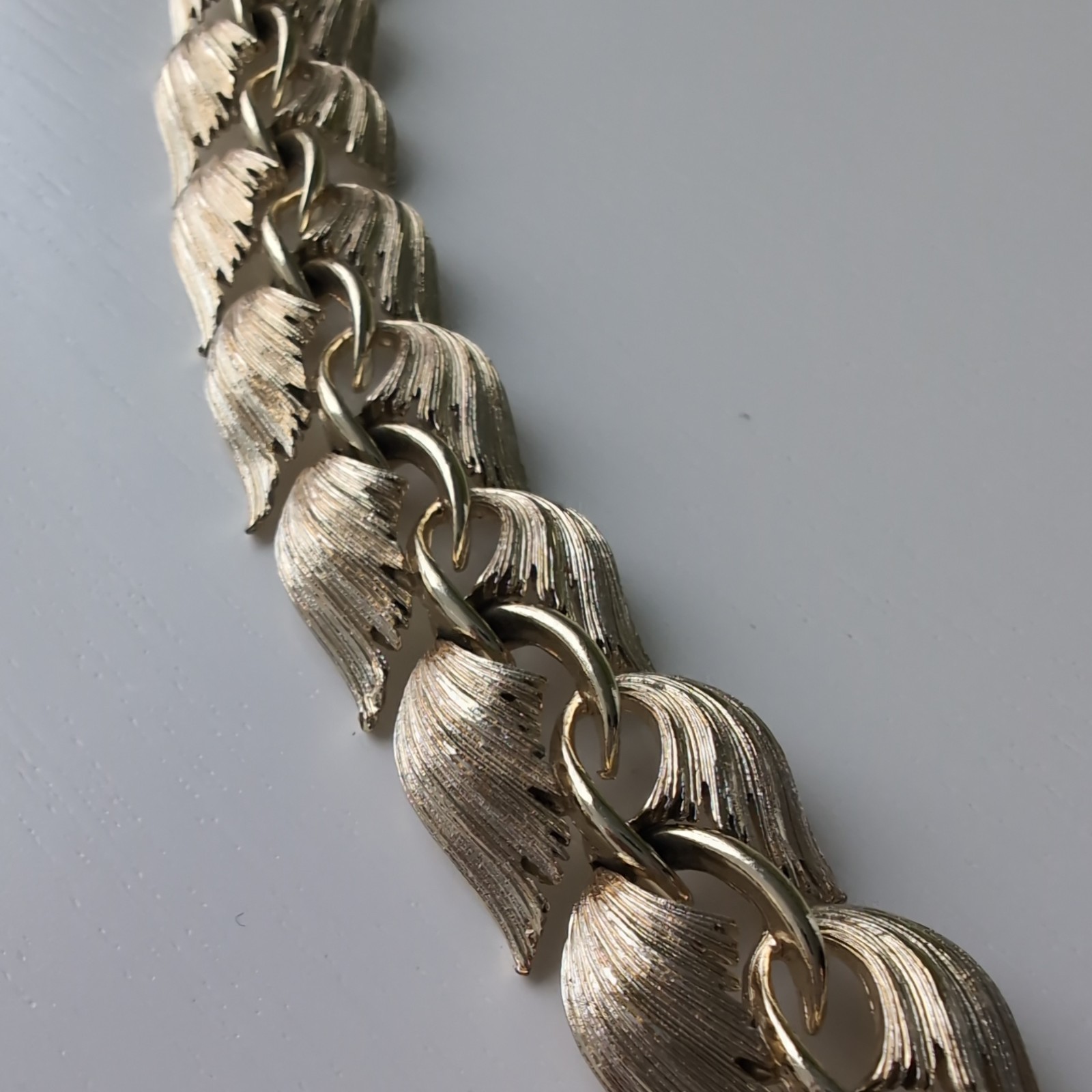 VTG MCM Lisner Gold-tone Bracelet Link Leaf Nature Botanical Retro Fashion 6.5″