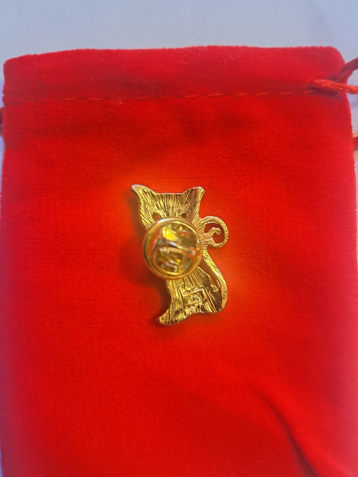 Real Collectibles by Adrienne Kitten Brooch White Sparkly Rhinestones