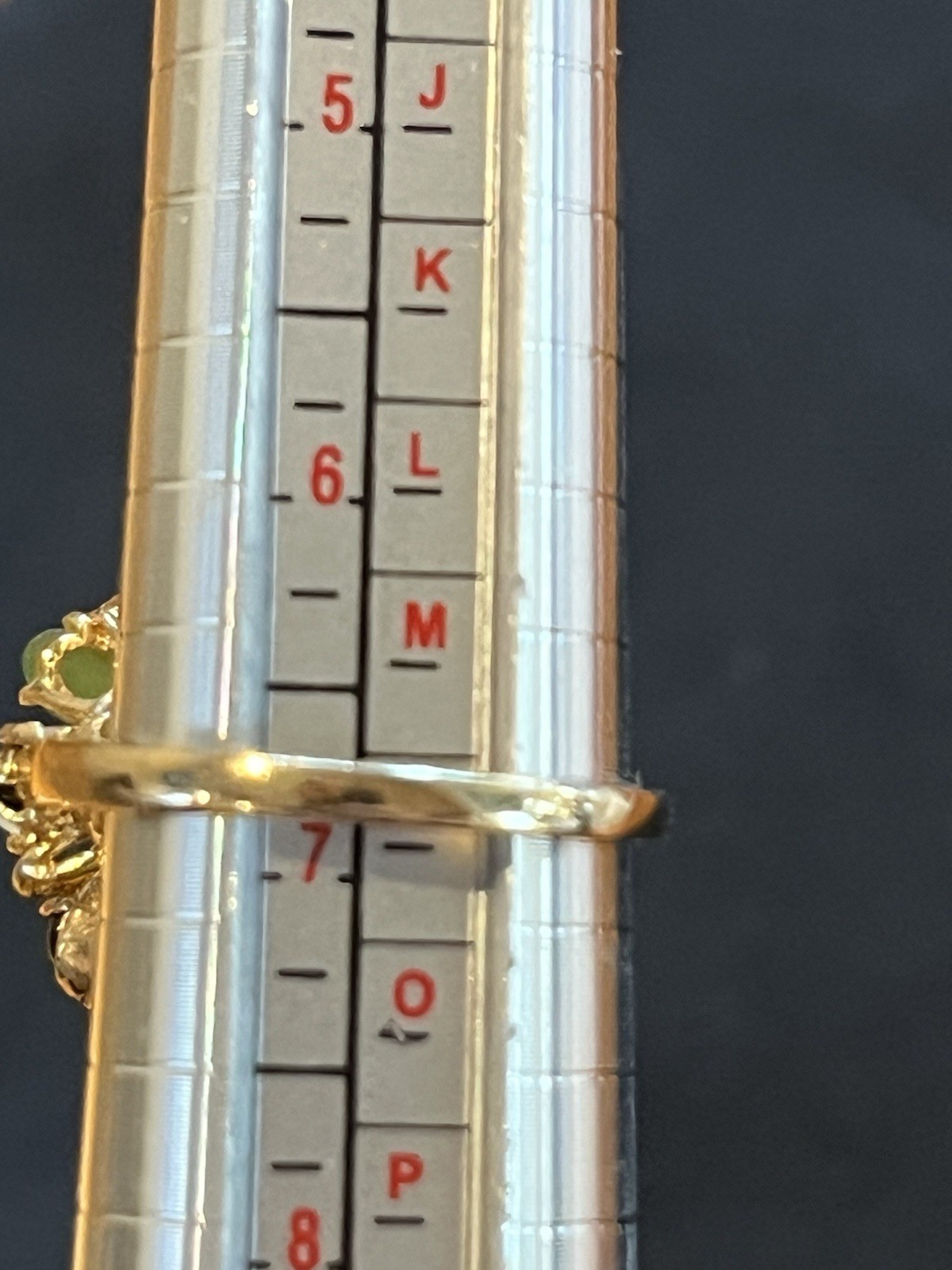 VTG gold-plated multi-gem ring w/green &white jade, coral,tiger’s eye,opal,onyx