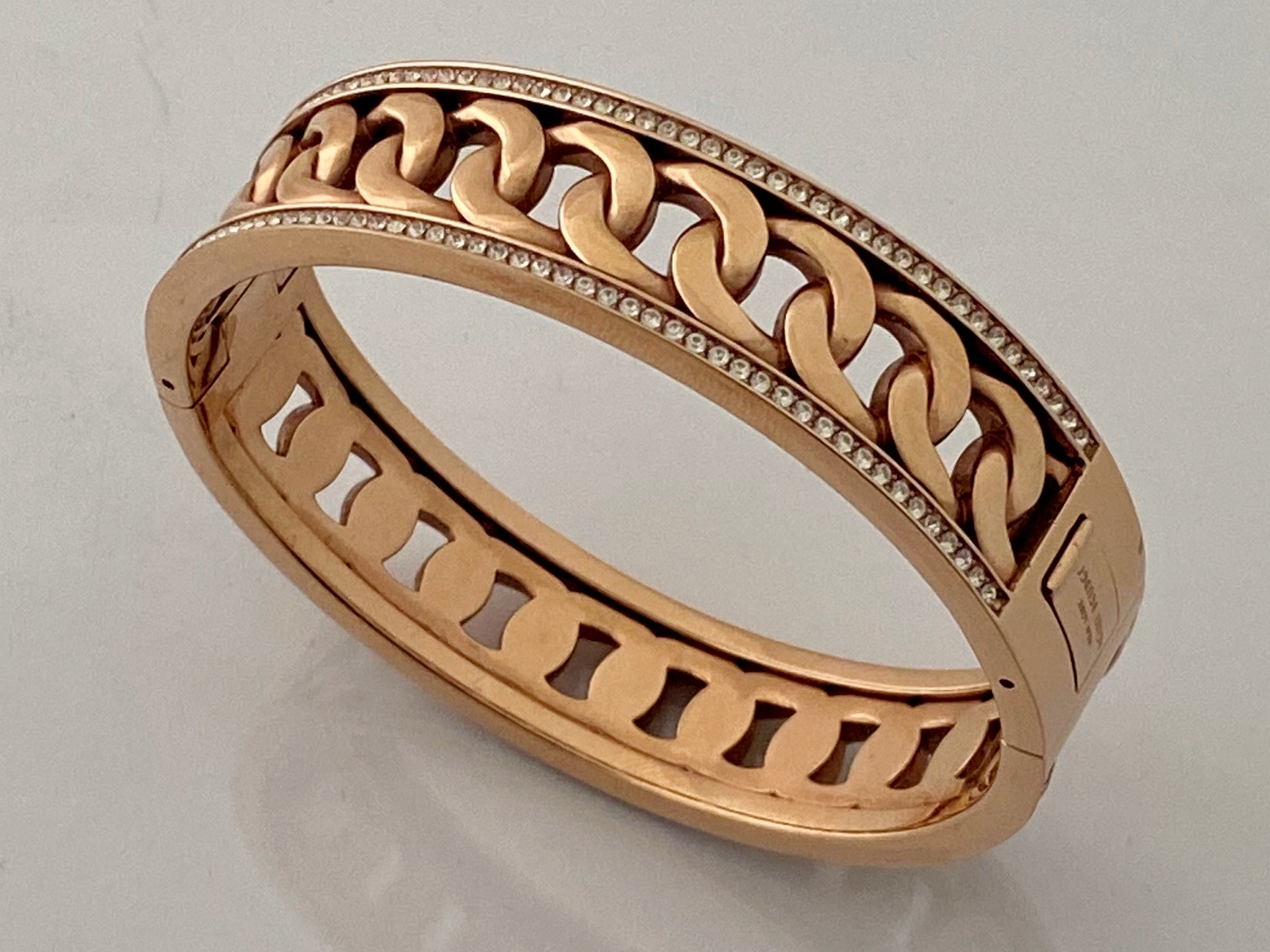HENRI BENDEL New York Gold Tone Curb Chain Design Hinged Bracelet | Chunky