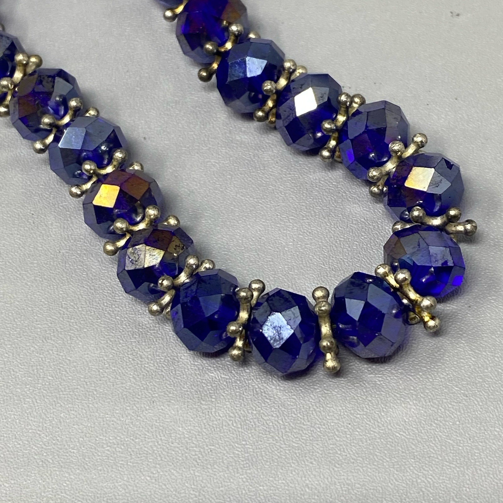 Purple Glass Beaded Bracelet Stretch Iridescent Surface Coated Faceted 6.75″