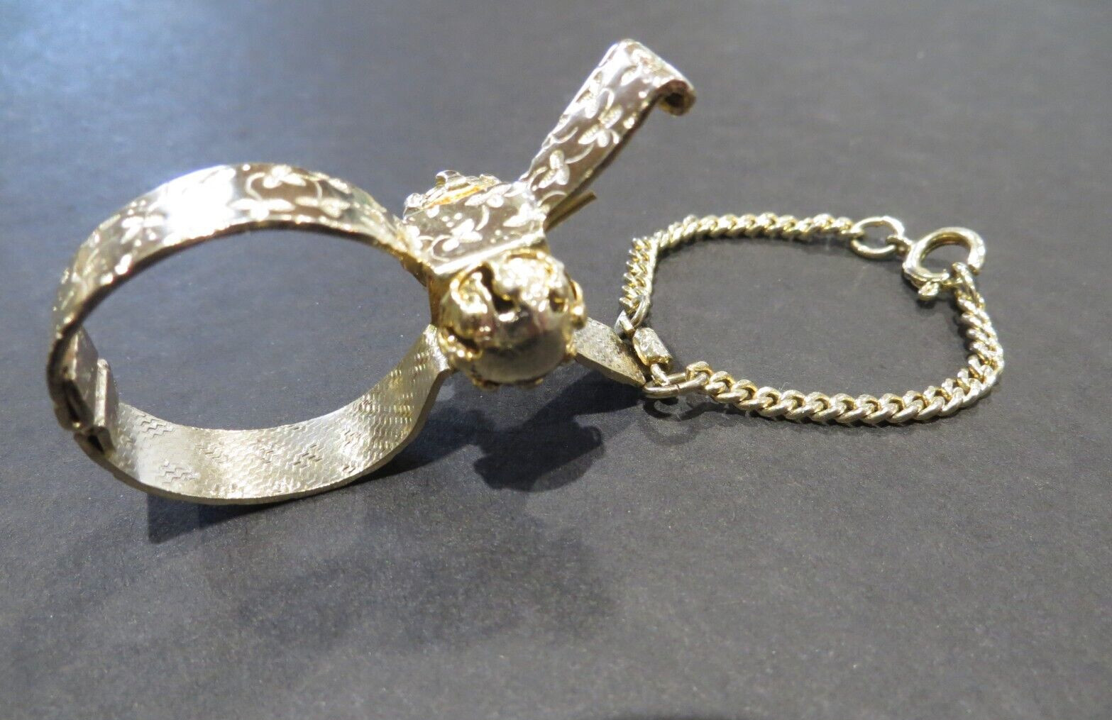 Vintage Gold Tone Dress Scarf Clasp Spring Clip Jewelry Glove Holder