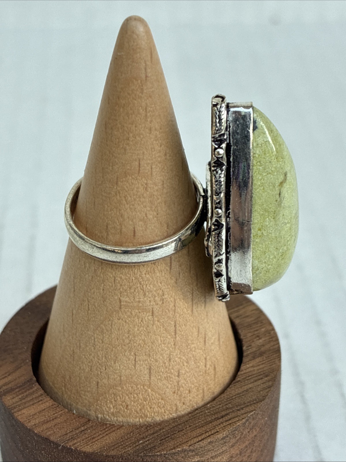 Vintage Boho Lime Green Serpentine Ring Teardrop Rope Marked 925 Size 6 READ