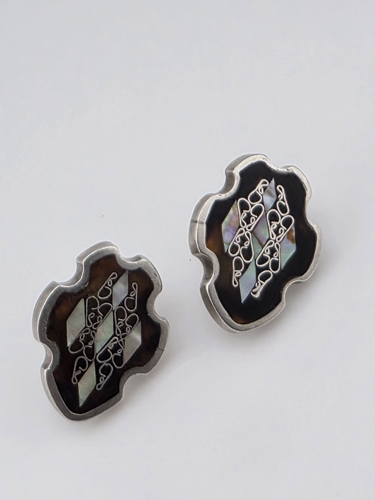 VINTAGE MEXICO PGG INLAY STERLING SILVER EARRINGS 925 SCREW BACK 1950’S ERA NICE