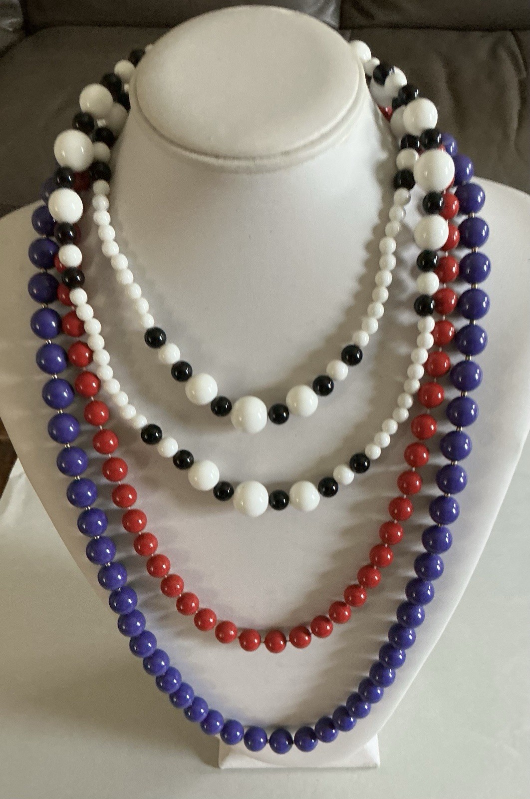 Vintage Beaded Necklace Lot Of 15 Lucite, Acrylic, Glass,Shell, Retro Plastic