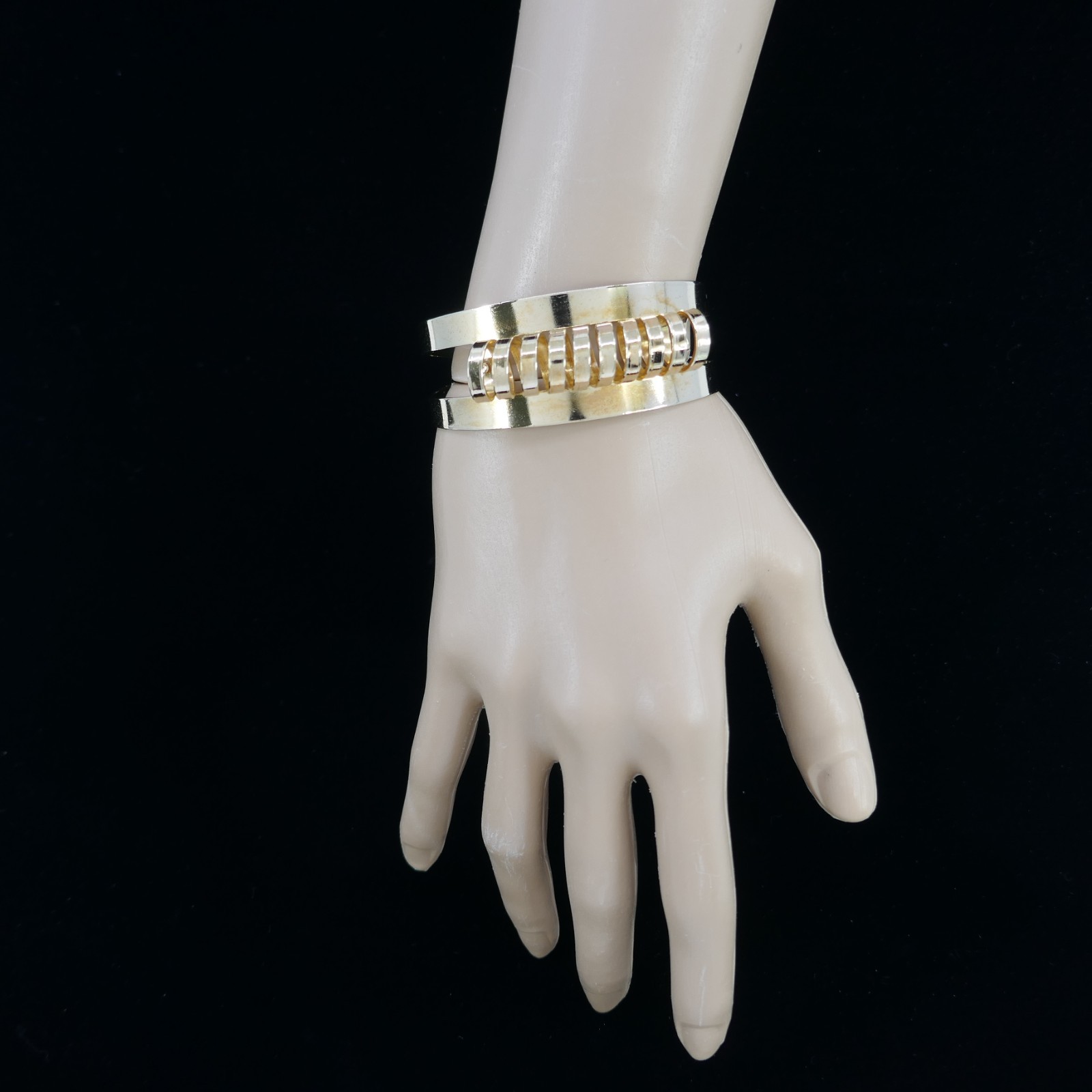 VINTAGE MODERNIST SARAH COVENTRY 1971 COSMIC WRAPAROUND CUFF GOLD-TONE BRACELET