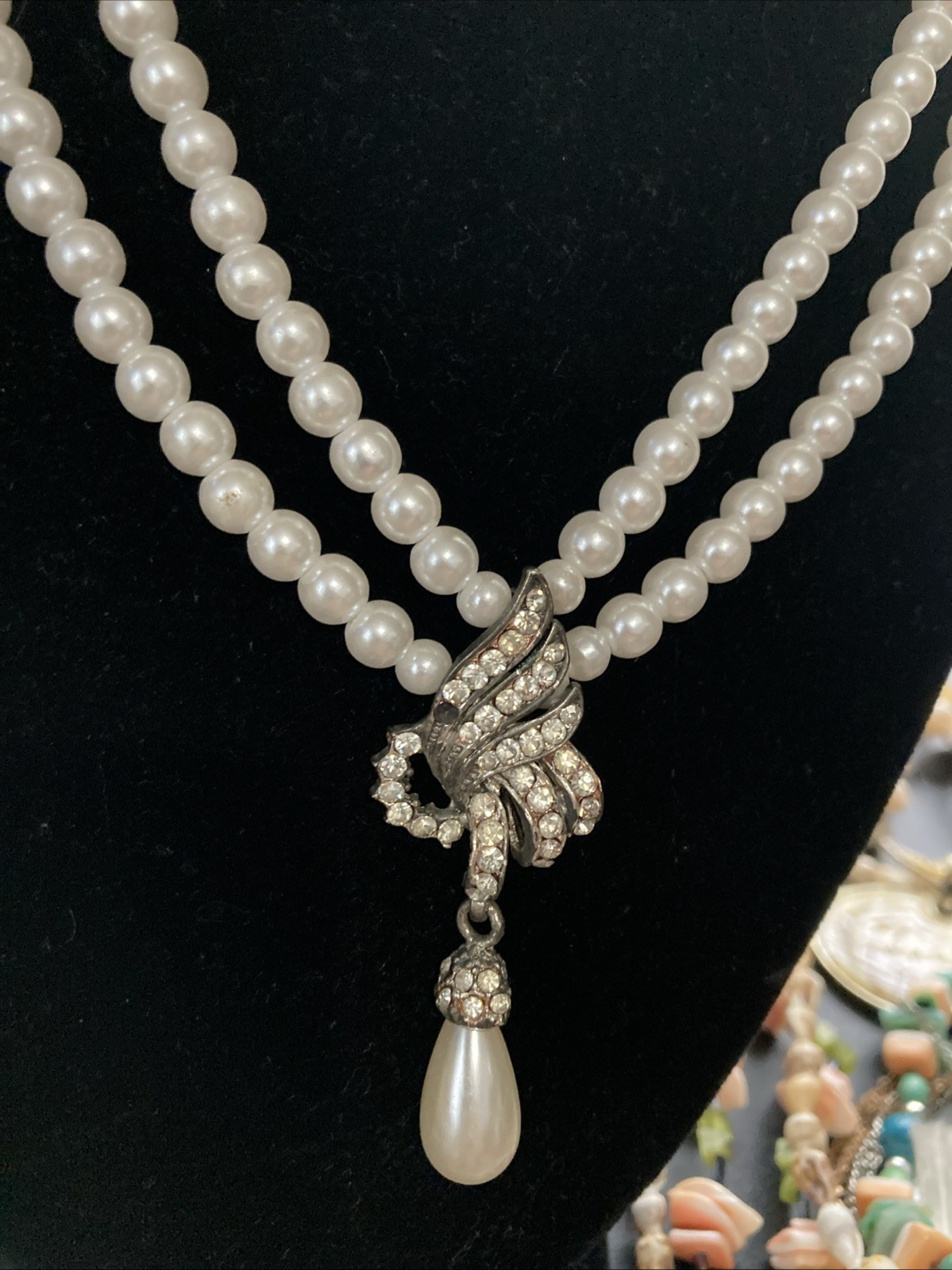 Women’s pearl beaded necklace Jewelry