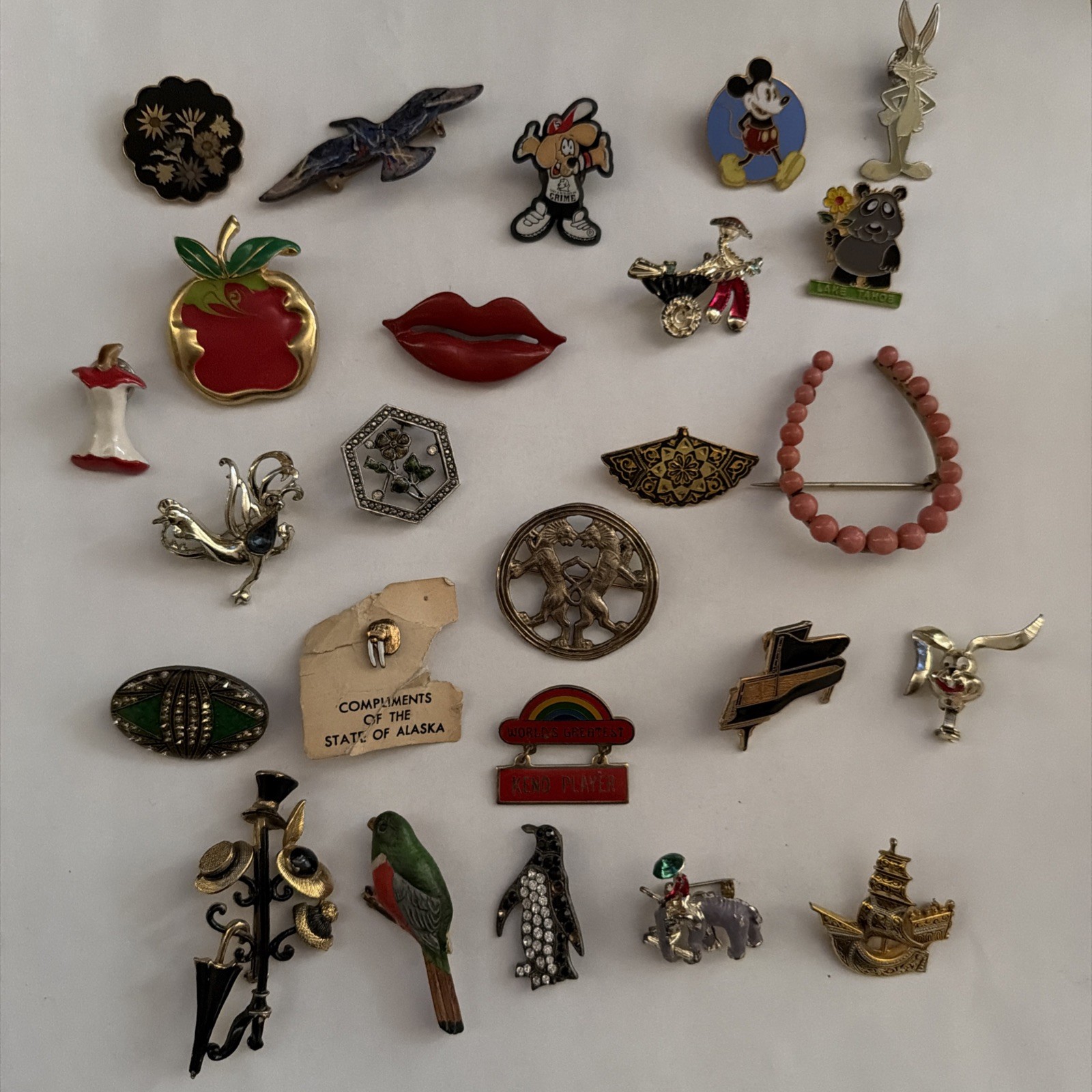 vtg pin lot of 25 collectible rare hard to find horseshoe souvenir Disney apple