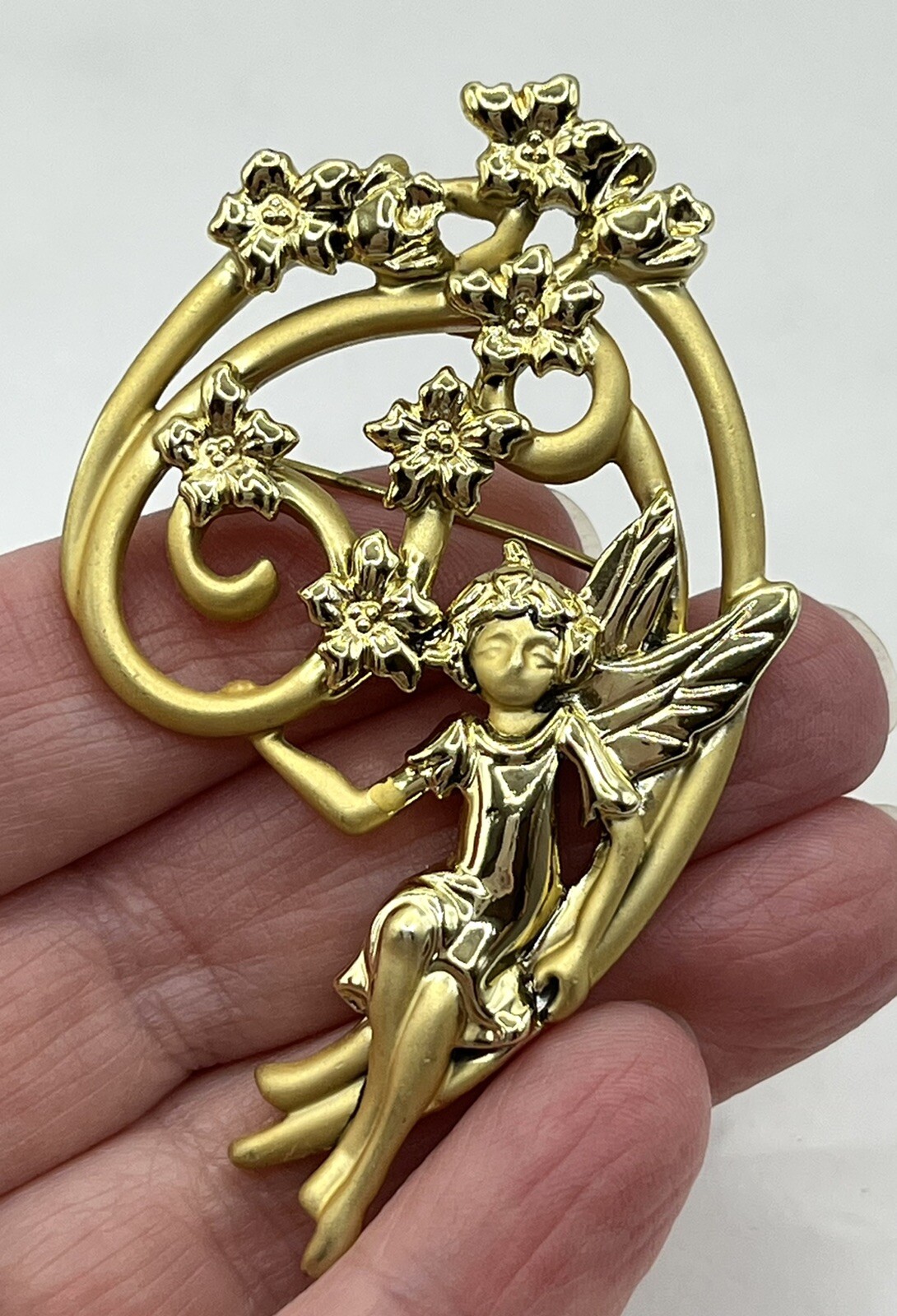 Vintage DANECRAFT Brushed & Shiny Goldtone PIXIE FAIRY Brooch WHIMSICAL