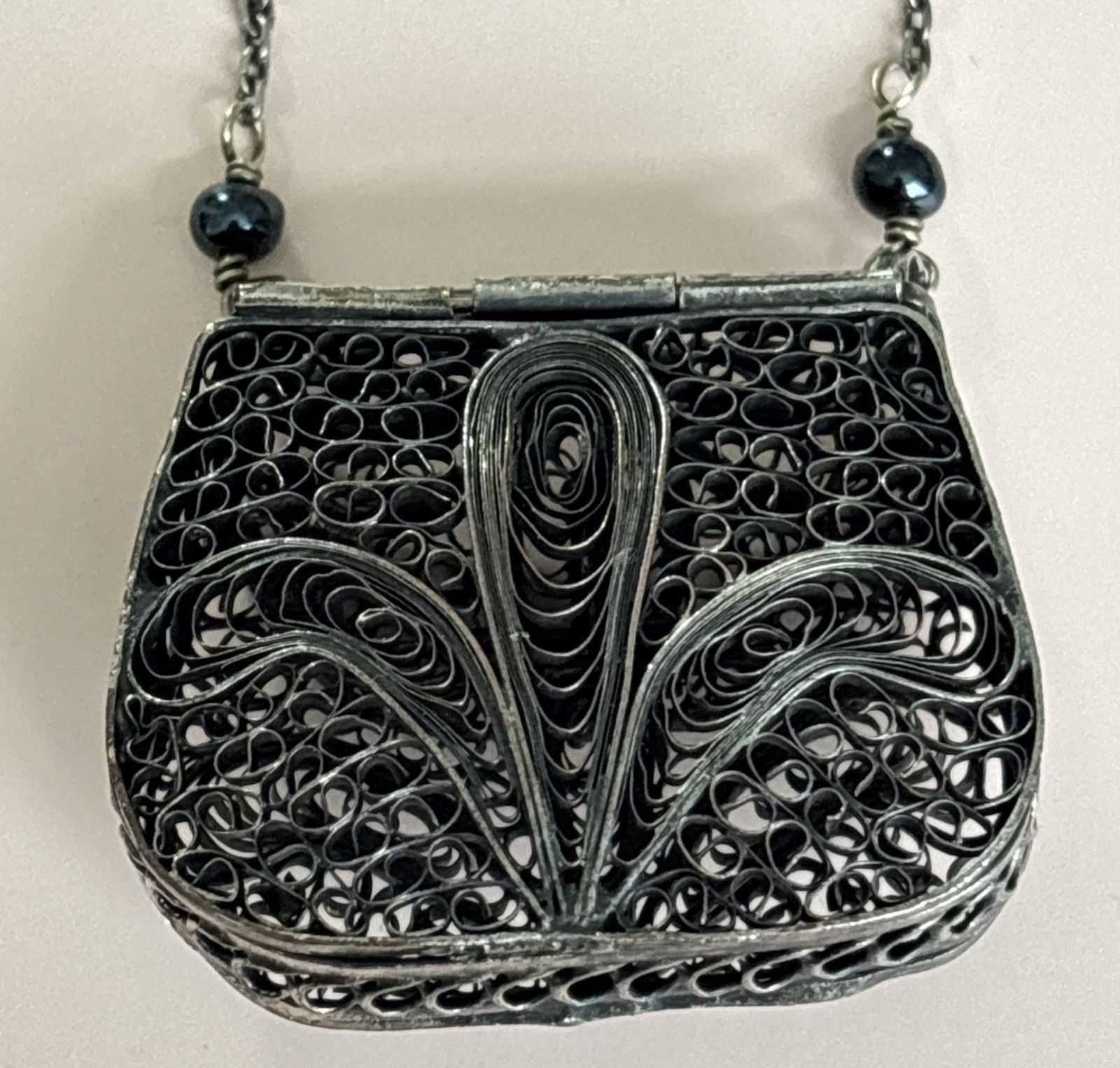 VTG SilverPlated Filigree Purse/Bead Necklace Patina Coin Purse Pendant Necklace
