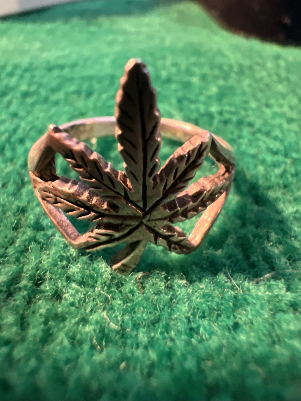 Vintage Sterling Silver 925 Cannabis Marijuana Leaf Ring Sz 4.5