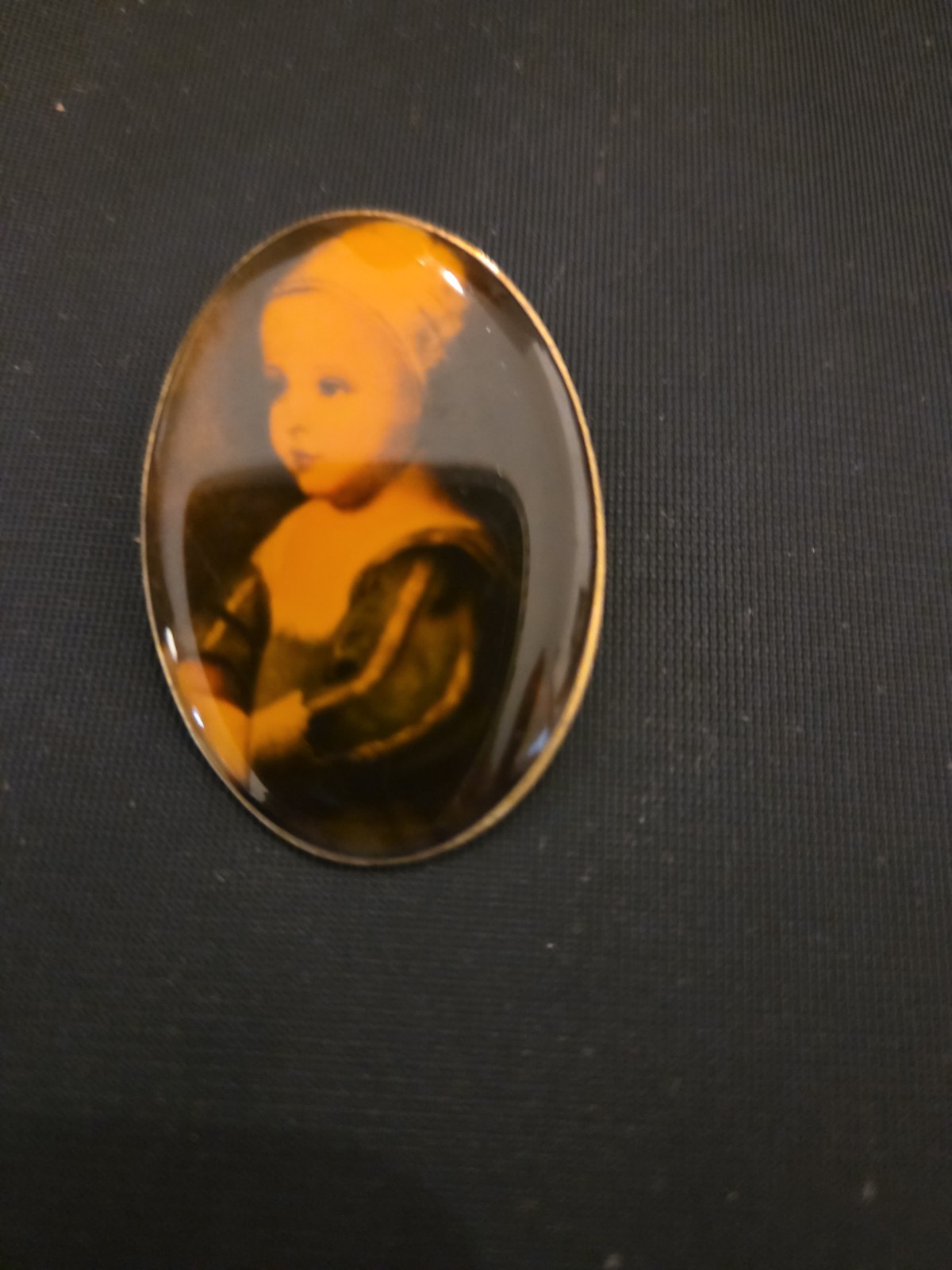 Victorian Edwardian Revival Portrait of a Child Art Oval Pin Brooch USA 1 1/2″