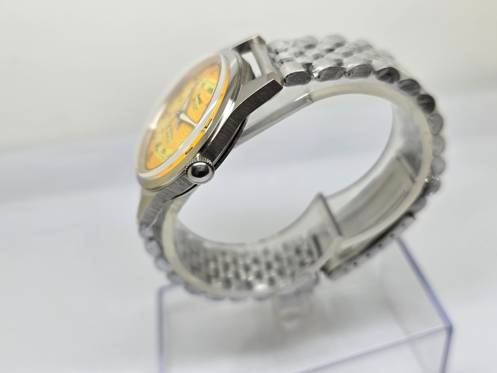 Vintage Hmt Pilot Yellow Dial 17 Jewels Mechanical hand winding Transparent Back
