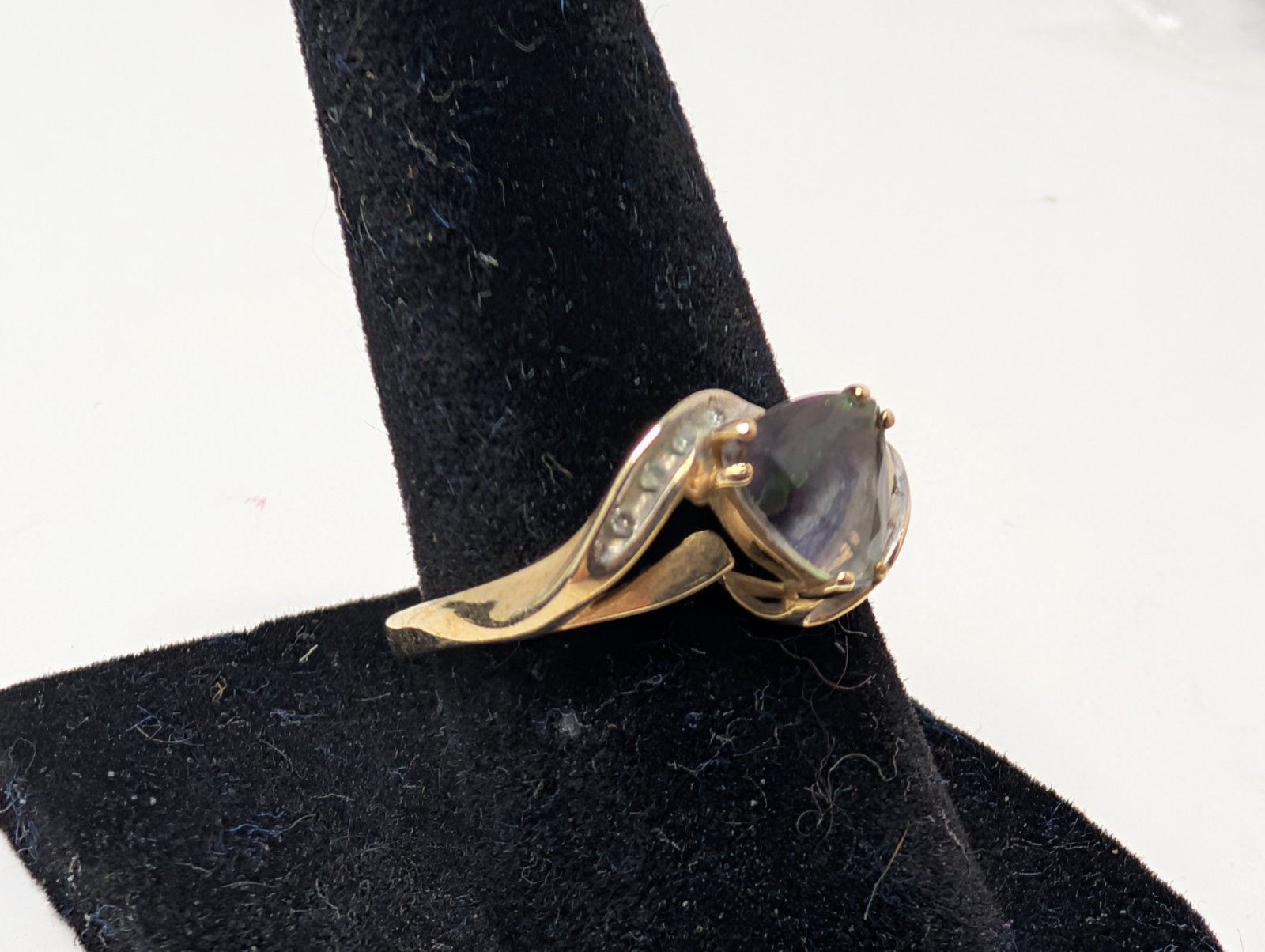 Vintage 10K Yellow Gold Trillion Cut Mystic Topaz Diamond Ring 2 Grams, SZ 6.5