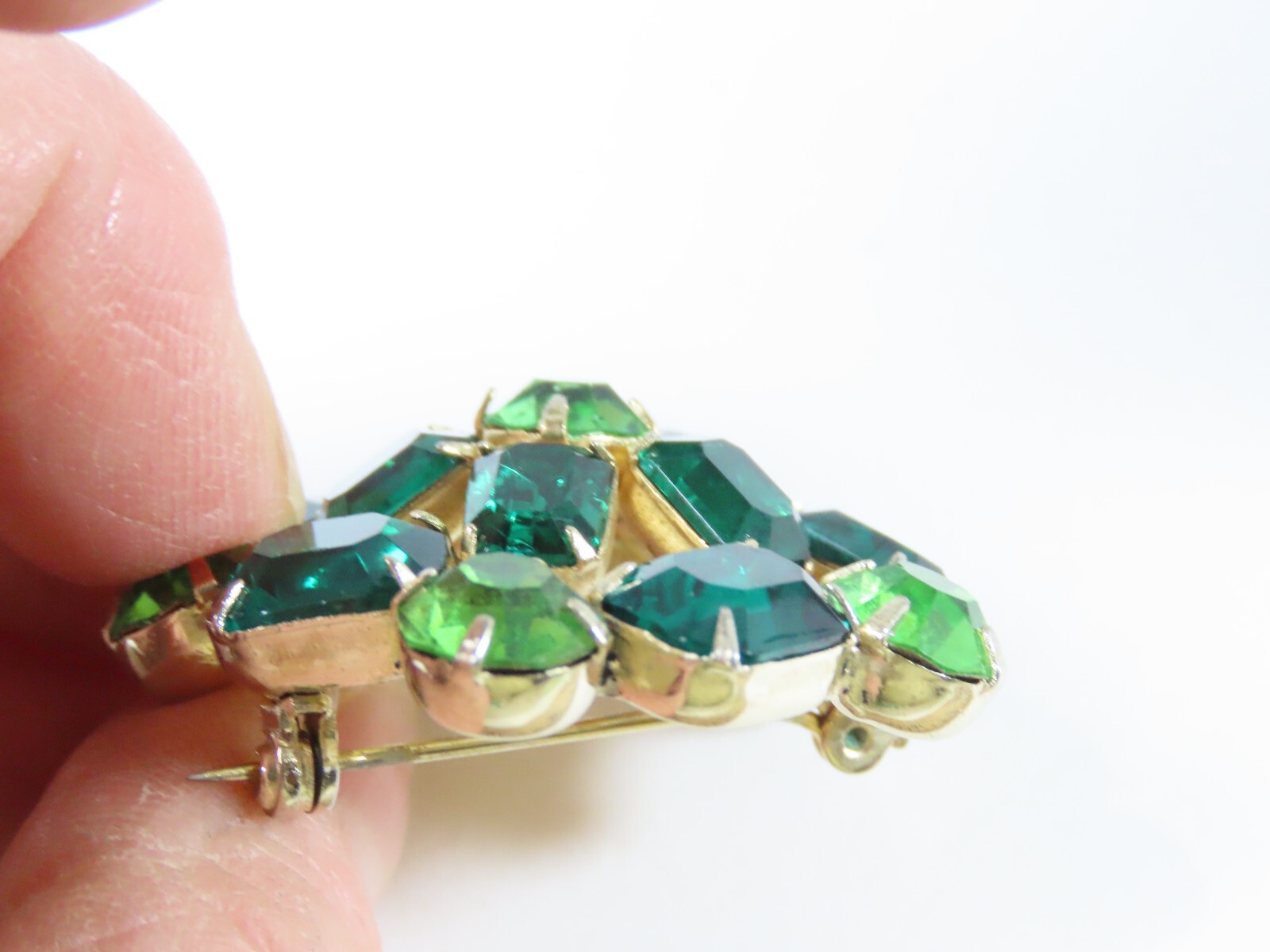 Rhinestone Brooch Vintage Light Dark Green Gold Tone Prong Stunning D1542