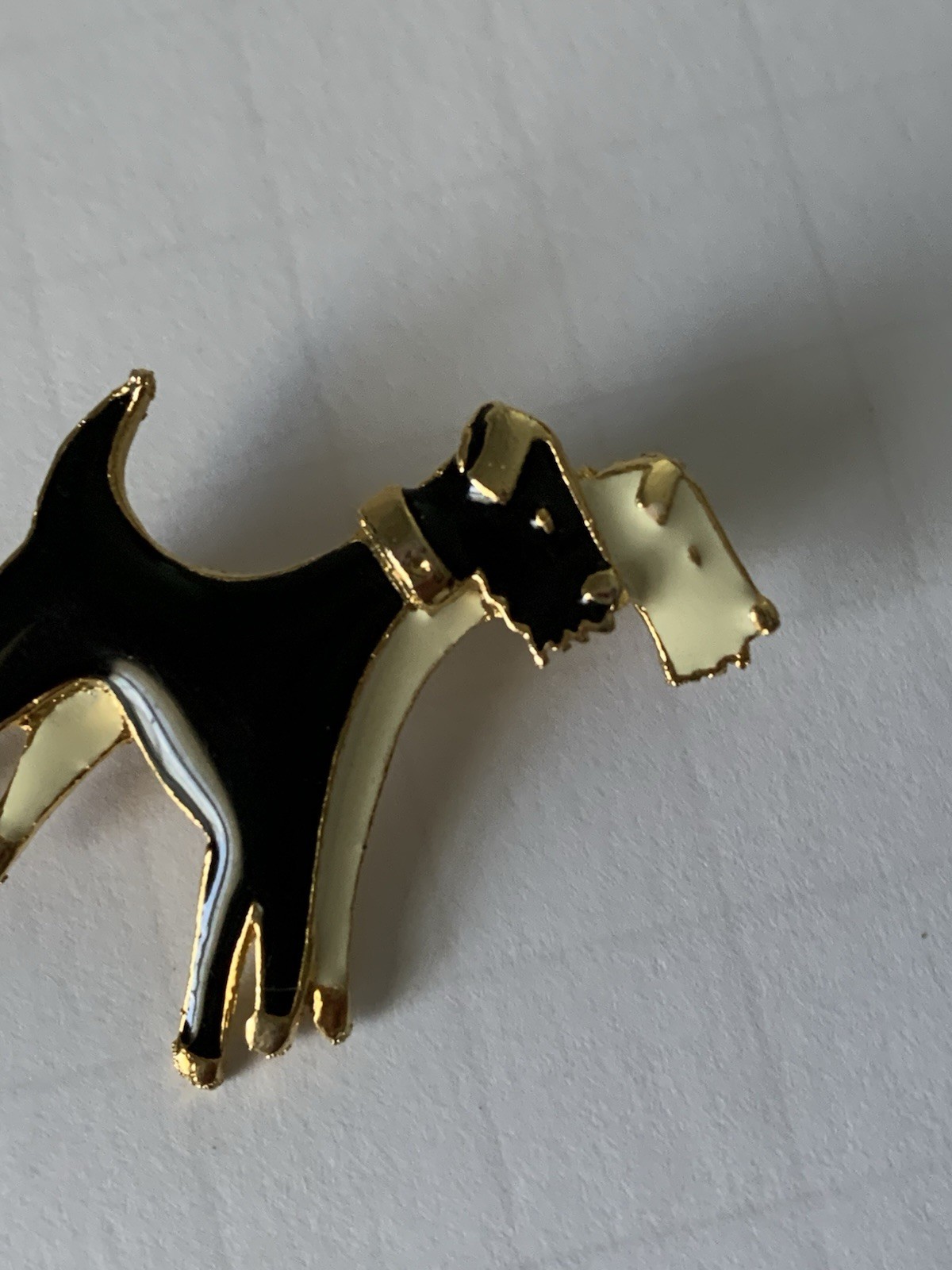 Vintage Airedale Terrier Dog Black Cream Enamel Gold Tone Brooch Pin